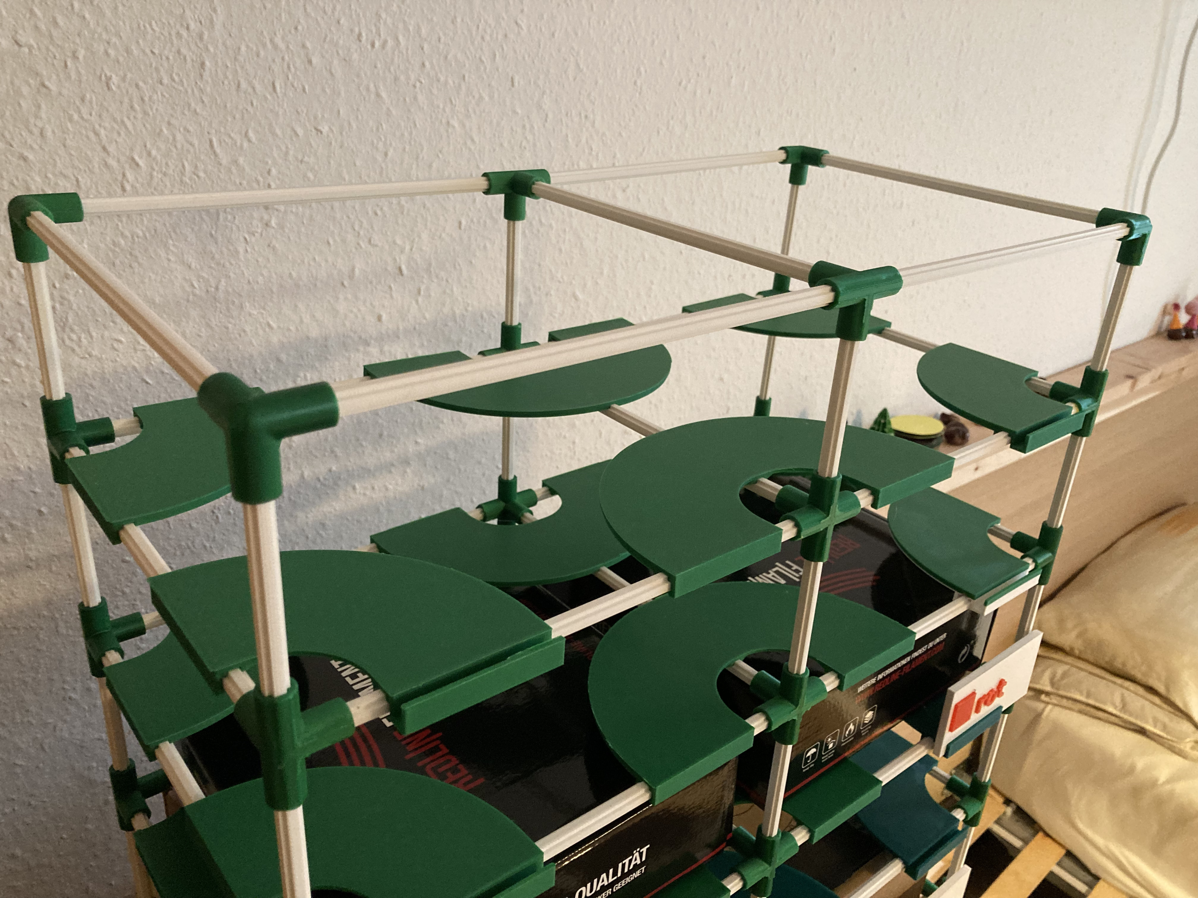 Miniatura 2 do modelo 3D Modular Stick-Based Shelf System