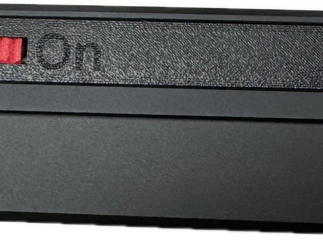 New port cover for MNT Pocket Reform with toolless on/off switch