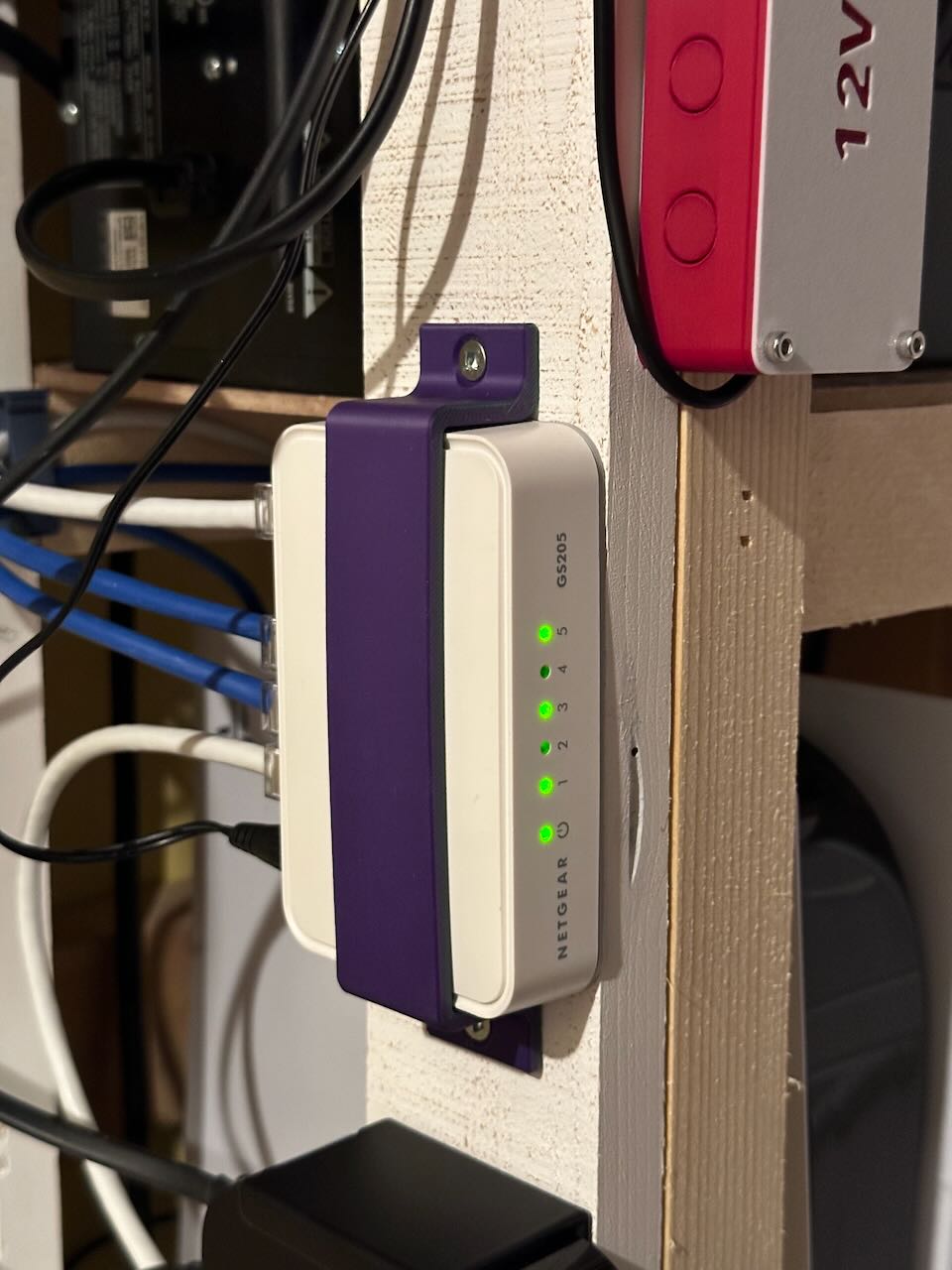 Netgear GS205 router wall mount bracket by jaeseopark Download free
