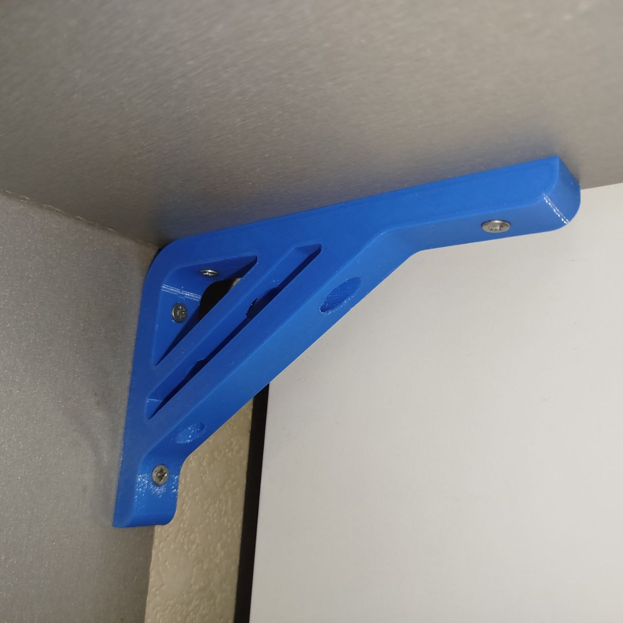 Shelf bracket