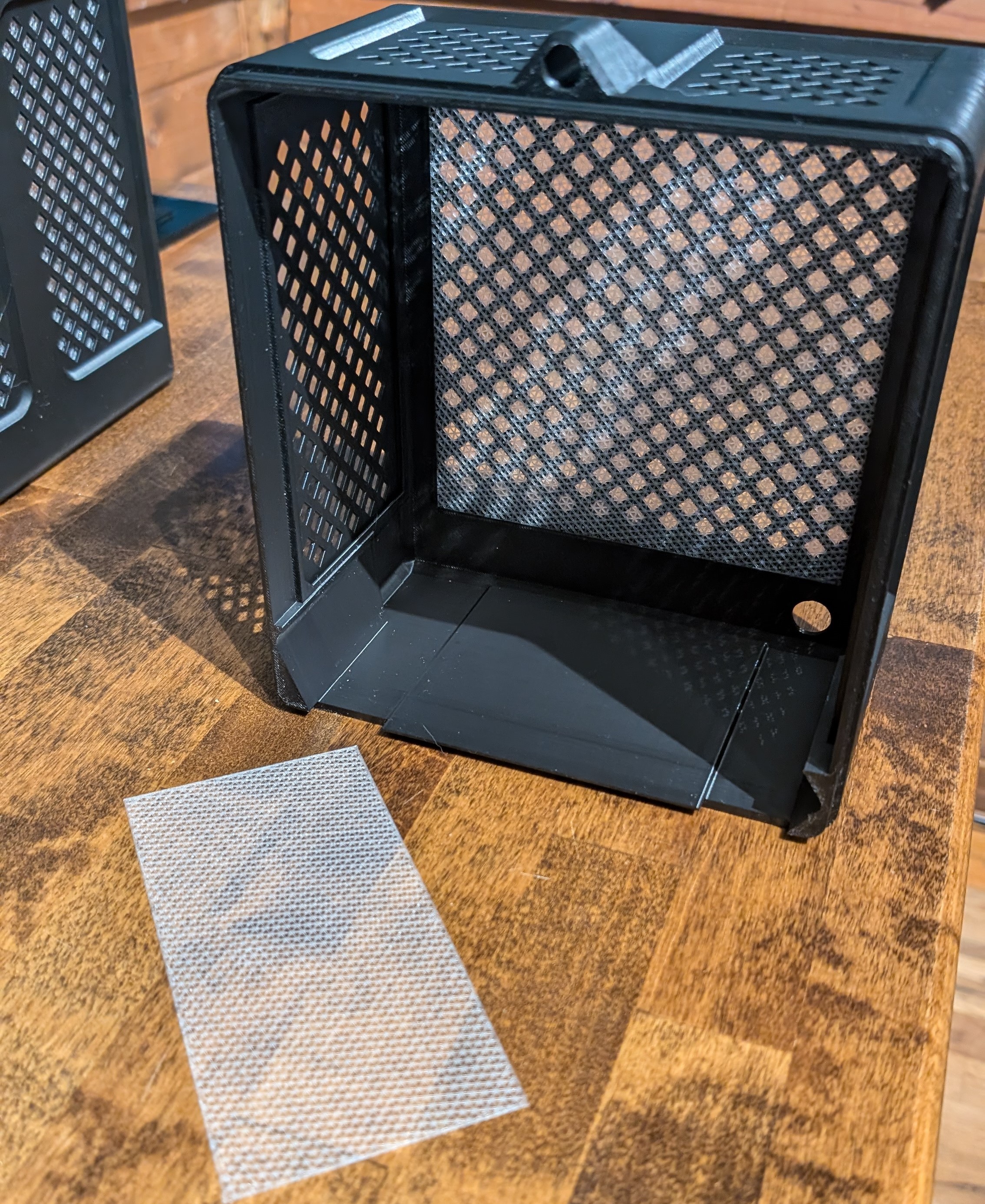 Minisforum DEG1 eGPU Dock Enclosure / Case by Dopins | Download free ...