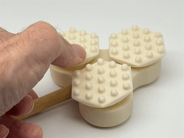Triple Pivoting Head Back Scratcher