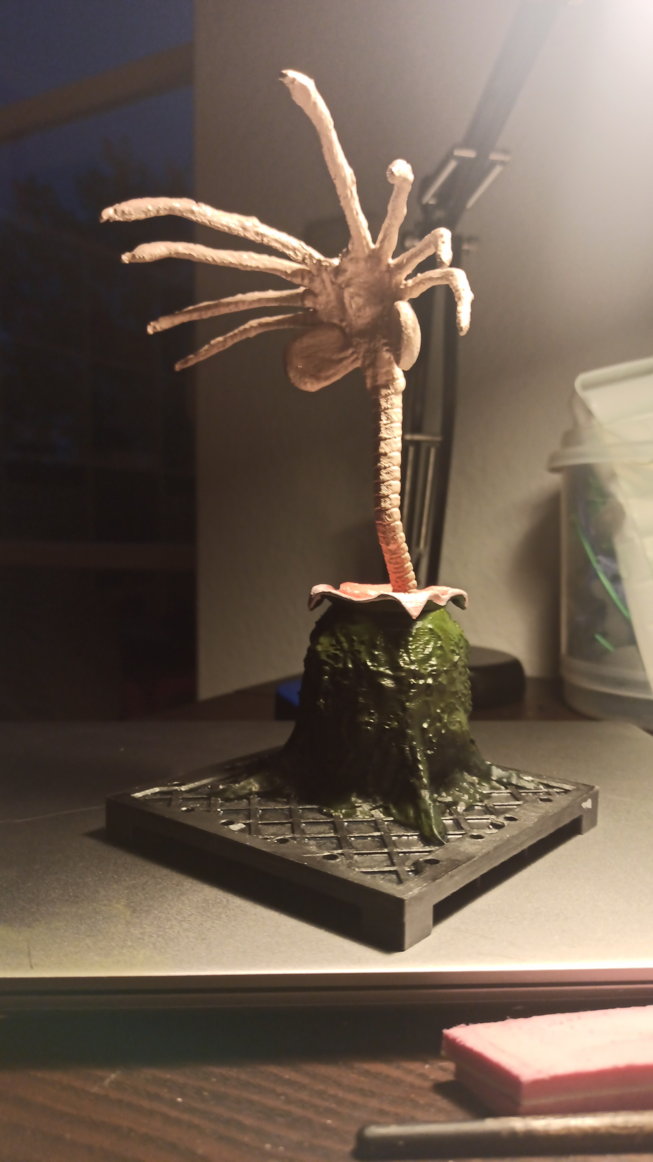 Facehugger jumping from egg ( Alien movies)