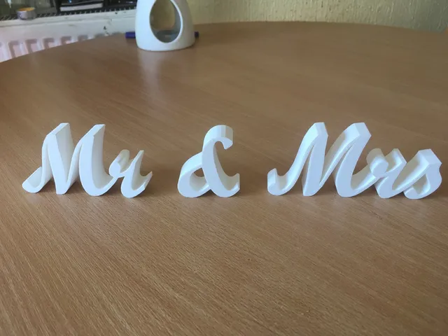 Mr and Mrs wedding sign