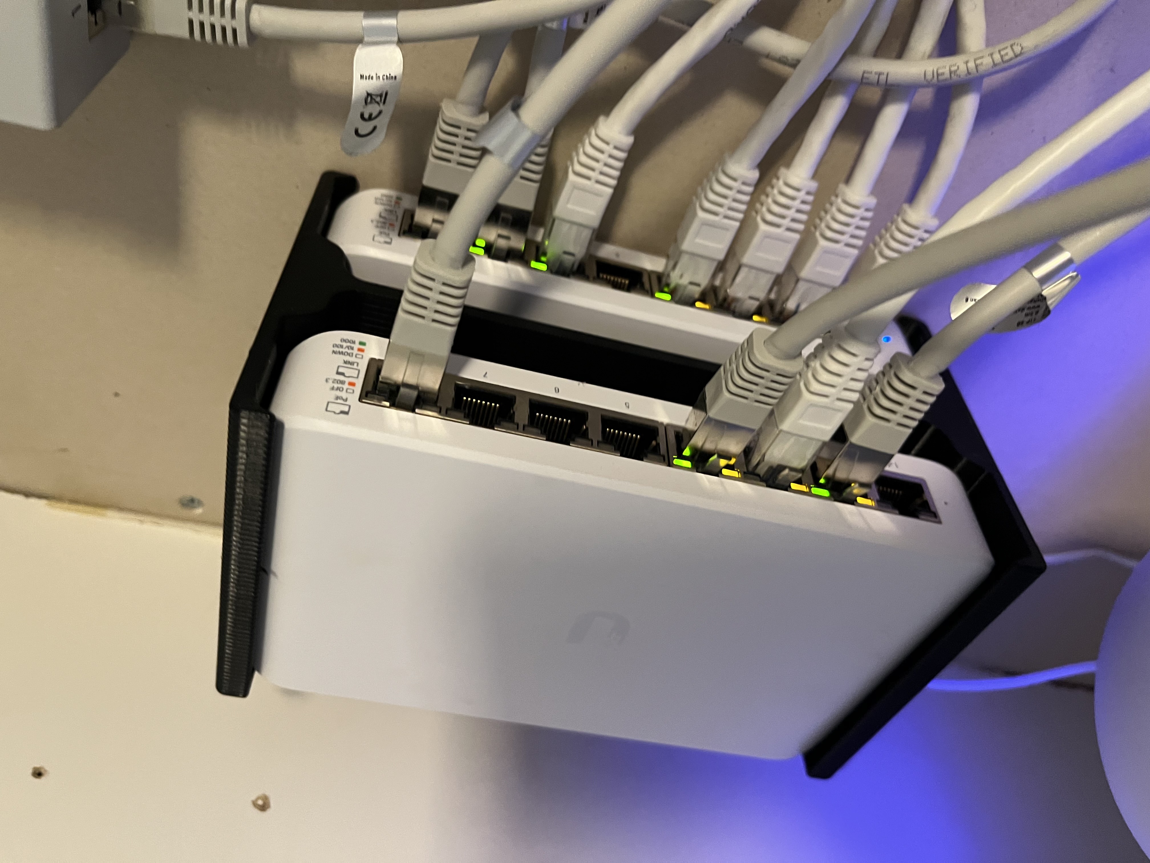 Ubiquiti UniFi USW-Lite-8 and USW Flex Mini Stacker