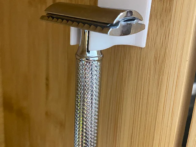Hanging Safety Razor Holder