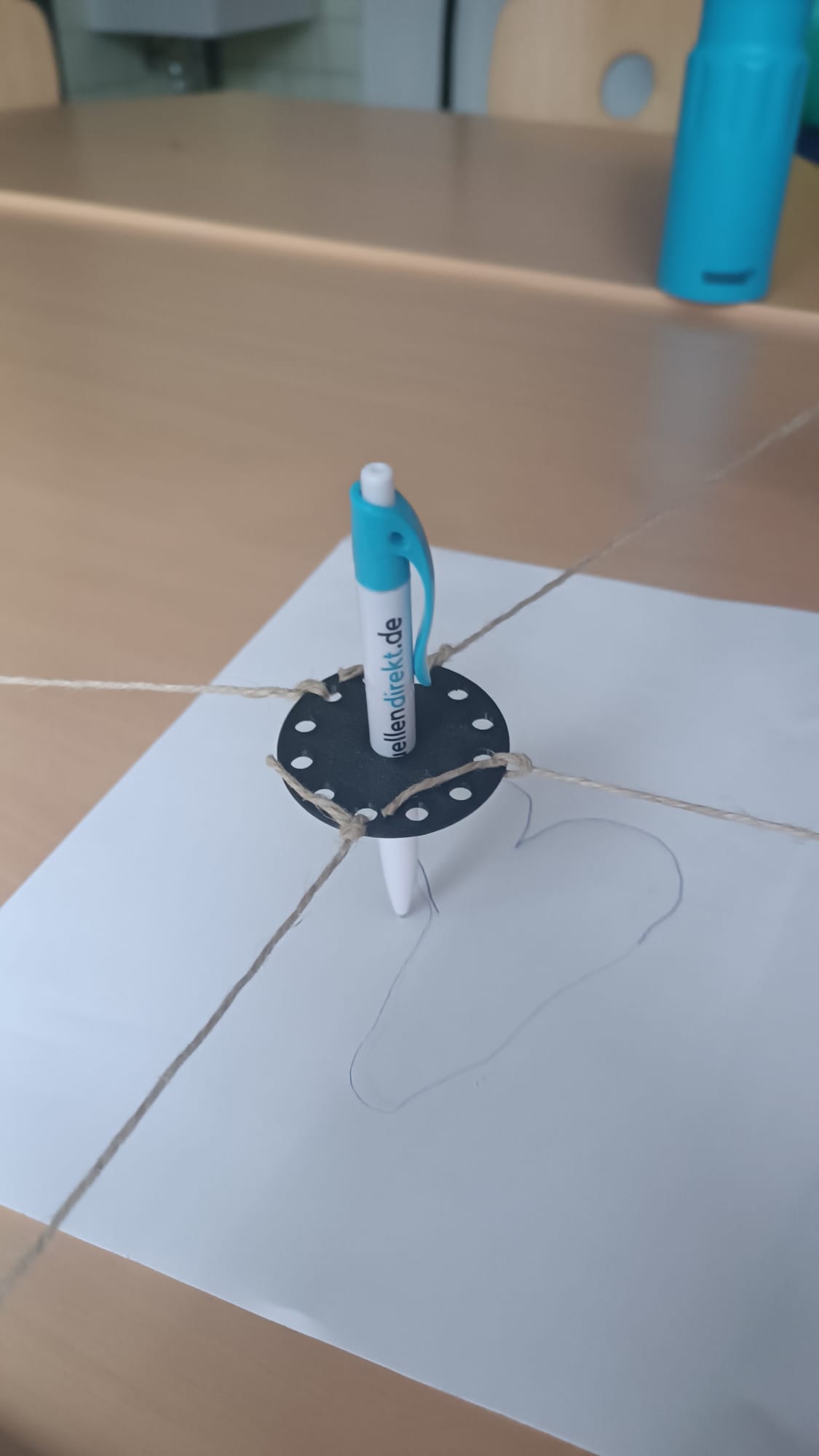 Fadenmaler Teambuildingspiel Kooperationsspiel Stifhalter mit Löchern für Faden