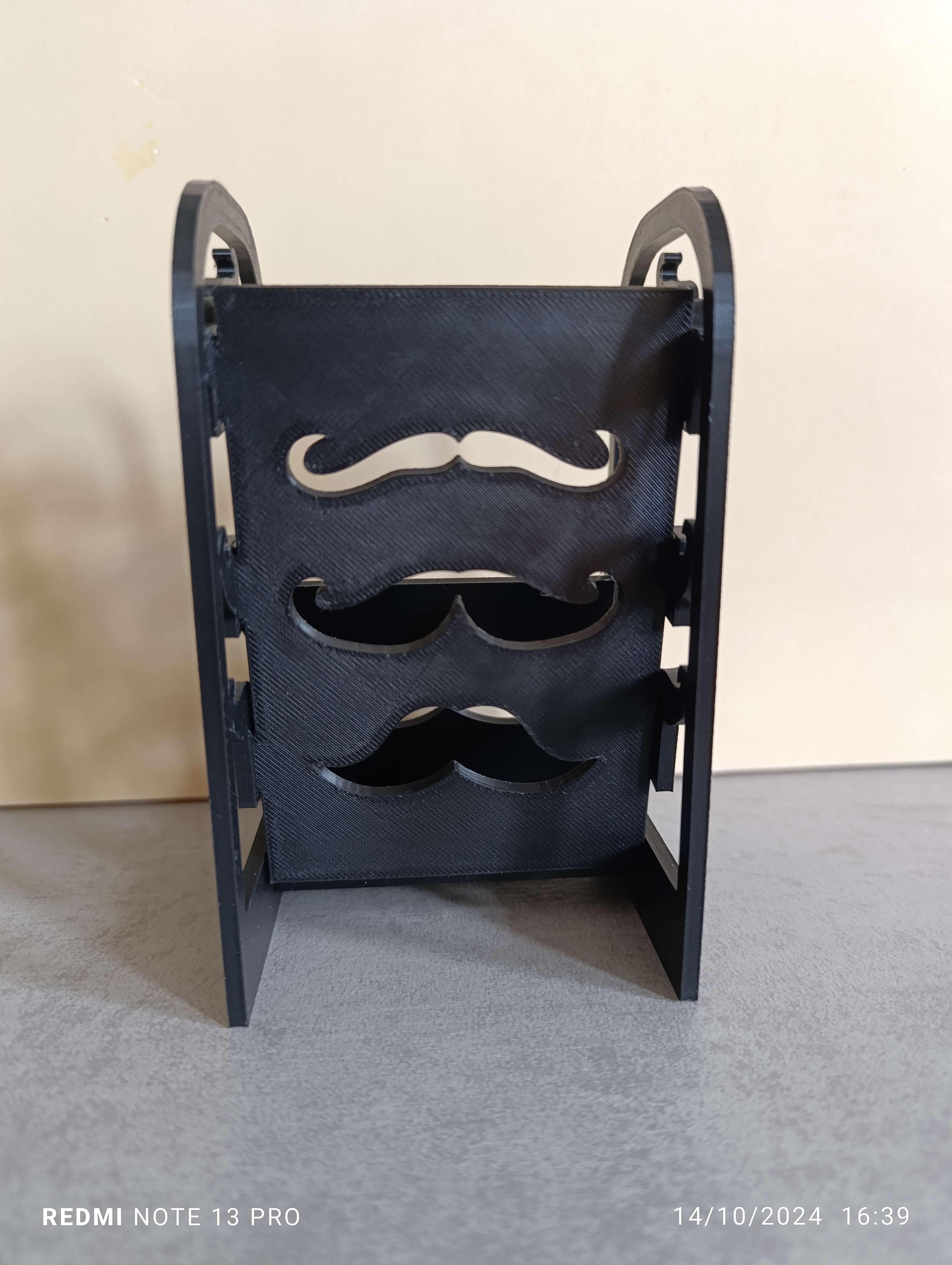 business card holder whit mustaches