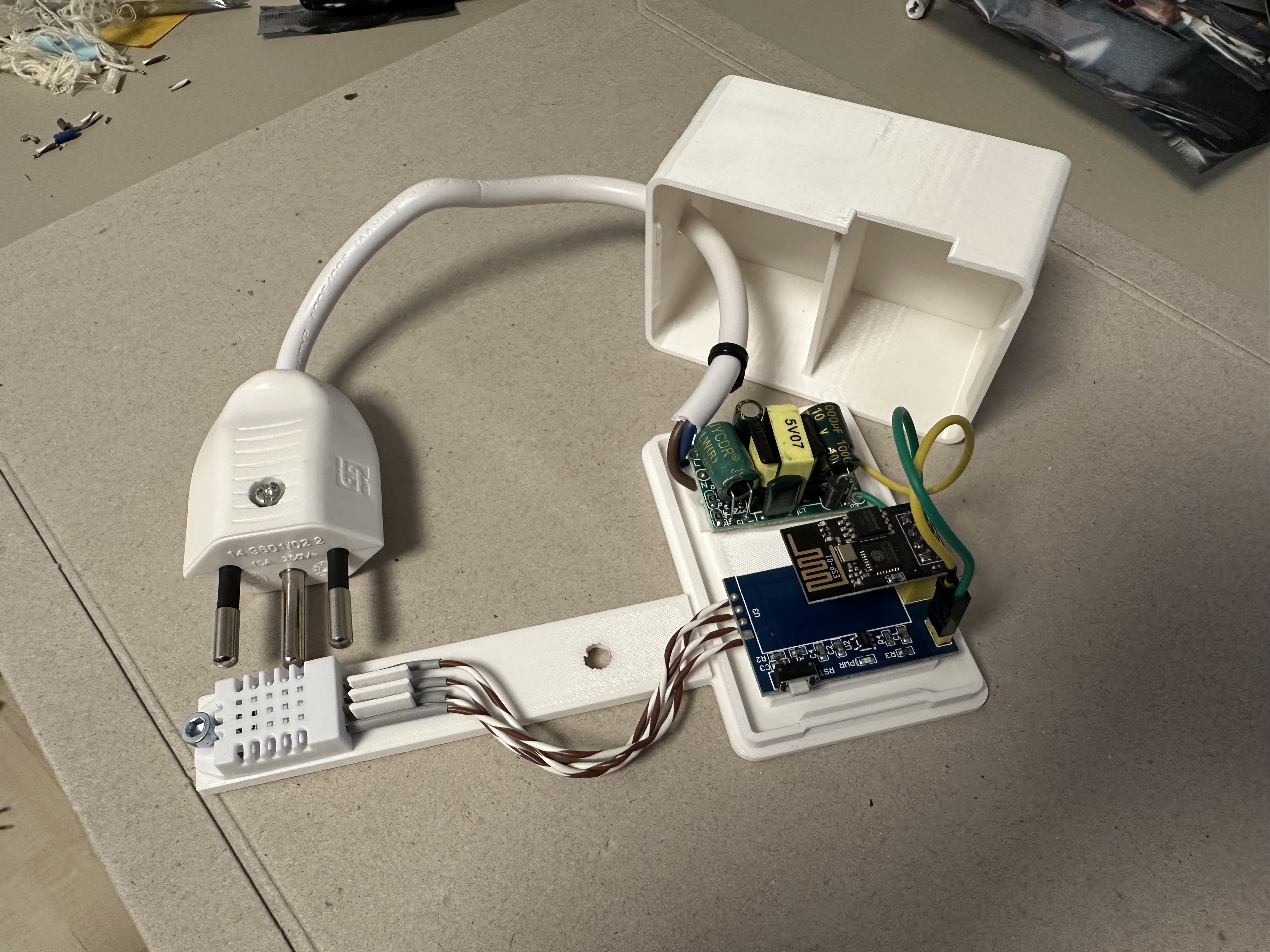 Temperature & Humdity sensor box based on an ESP8266