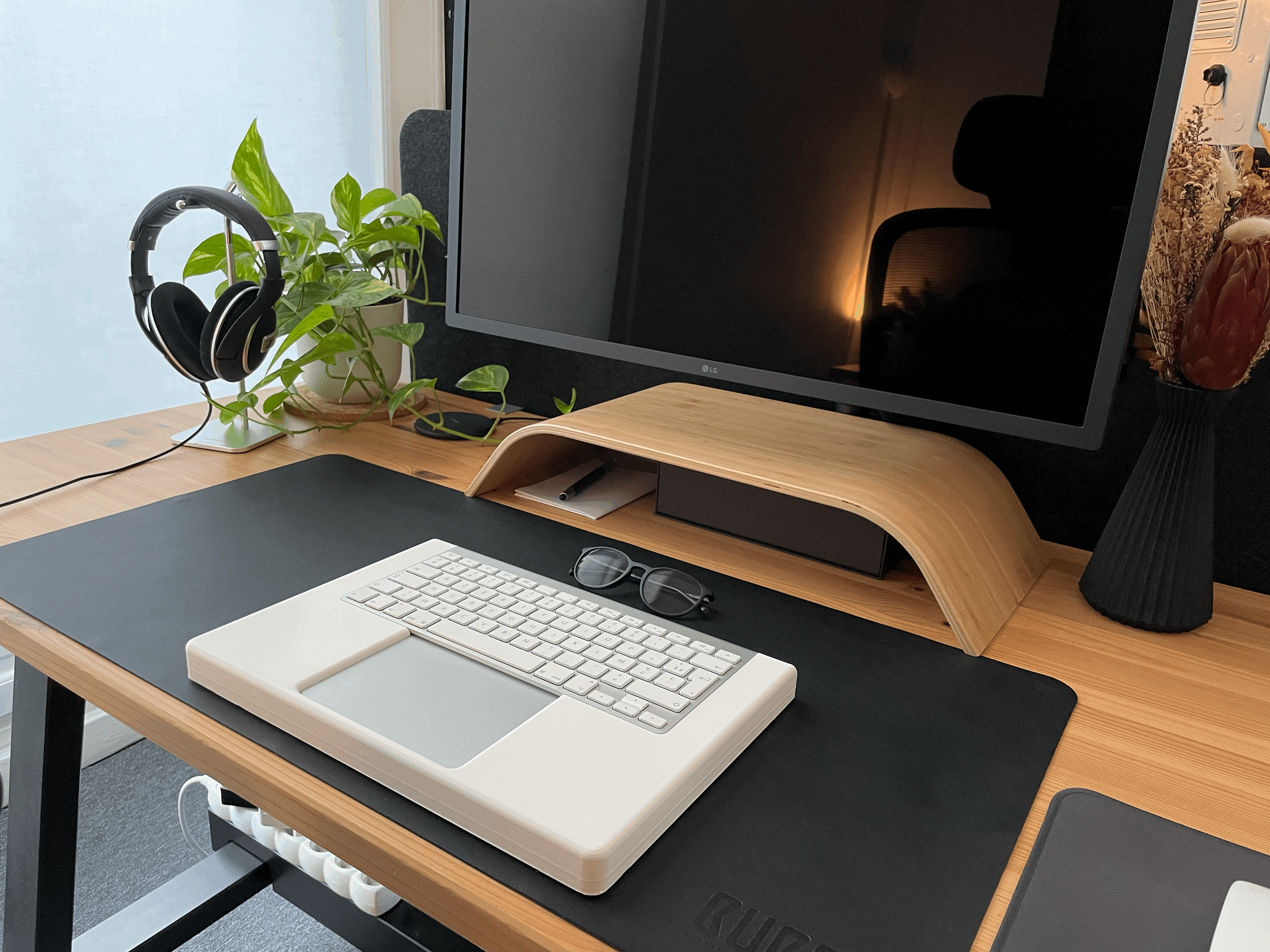 Apple Magic Keyboard and Trackpad Tray (2012 models)