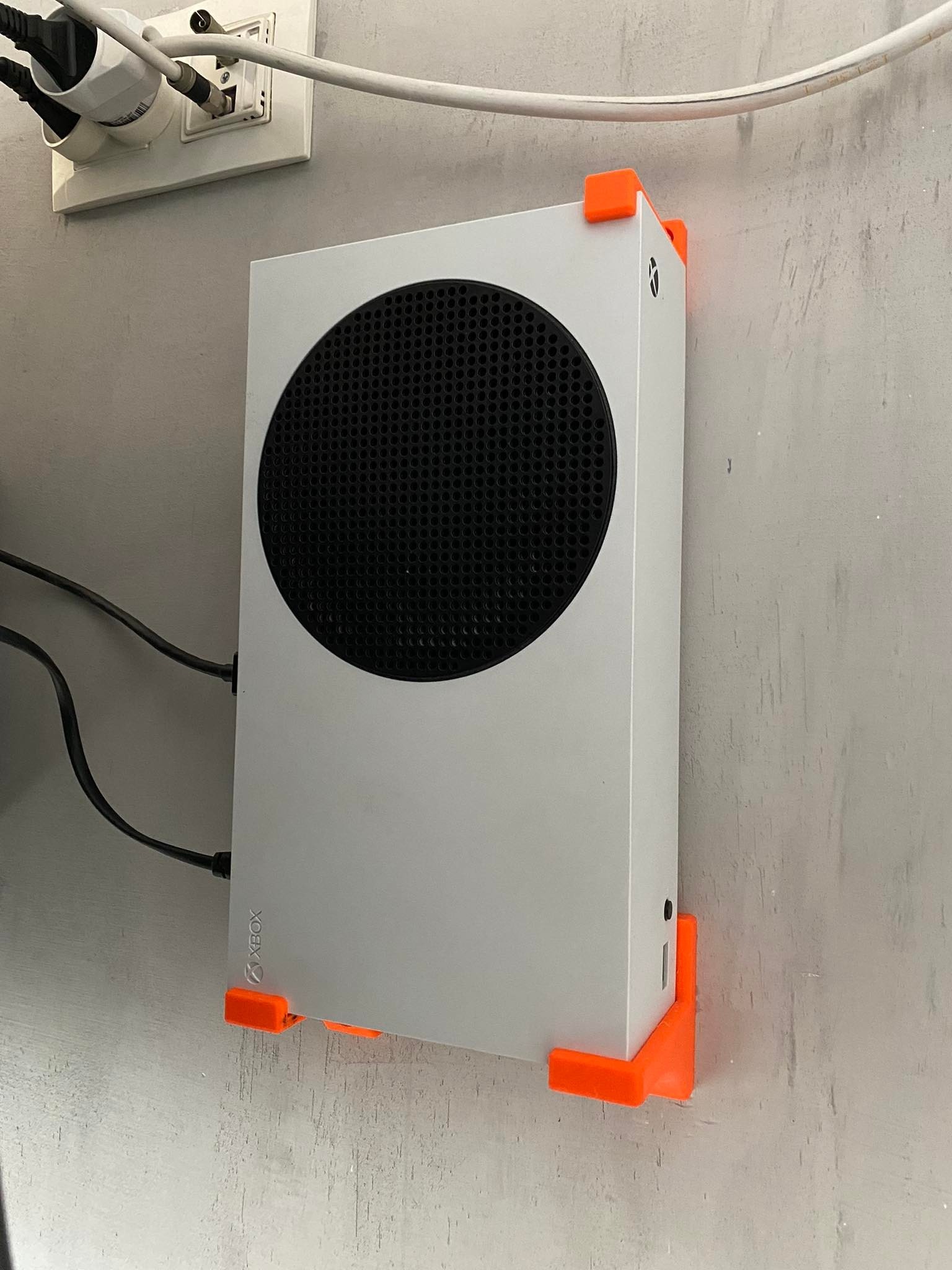 Xbox series S minimalistic slide in wall dock