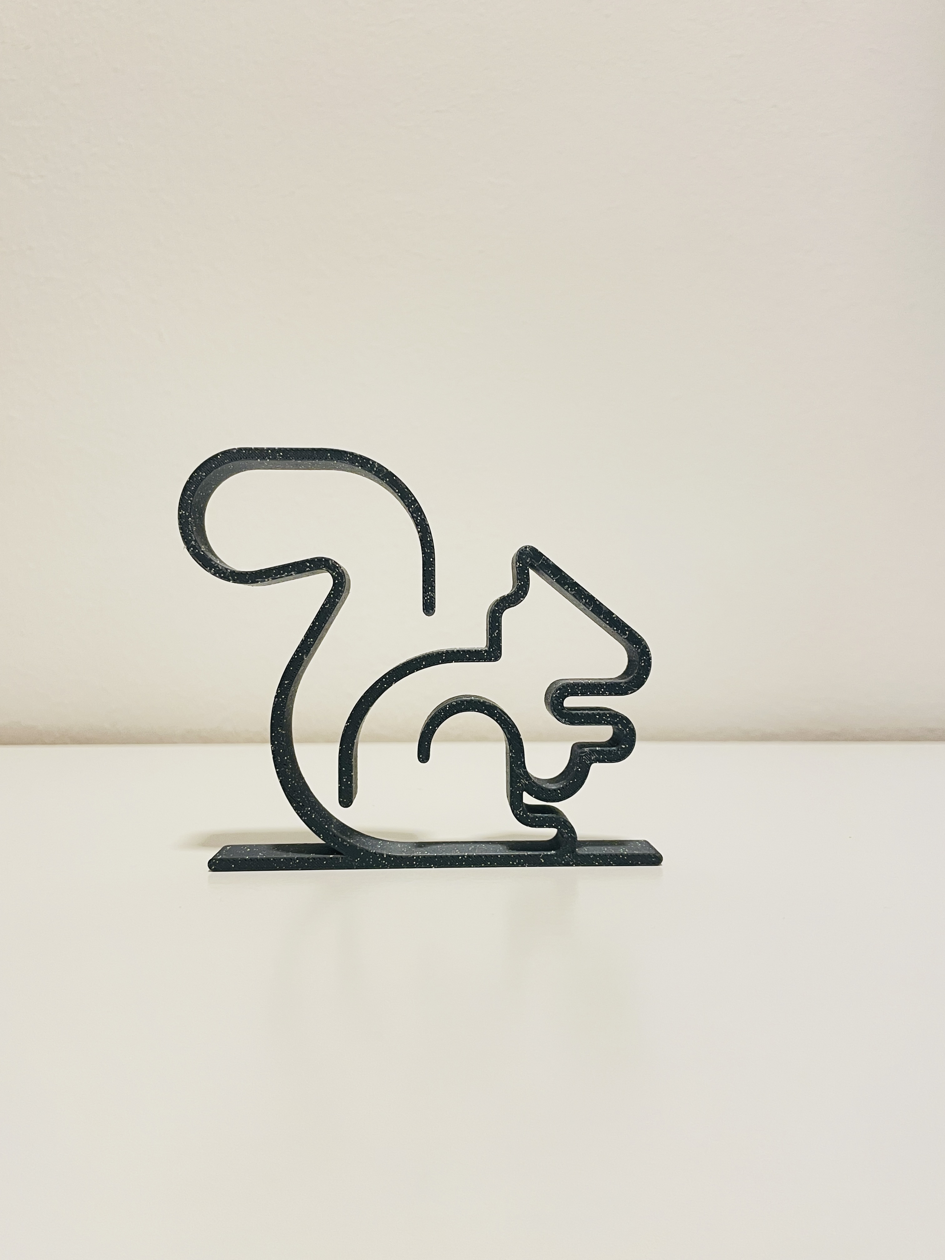 Squirrel line art V1
