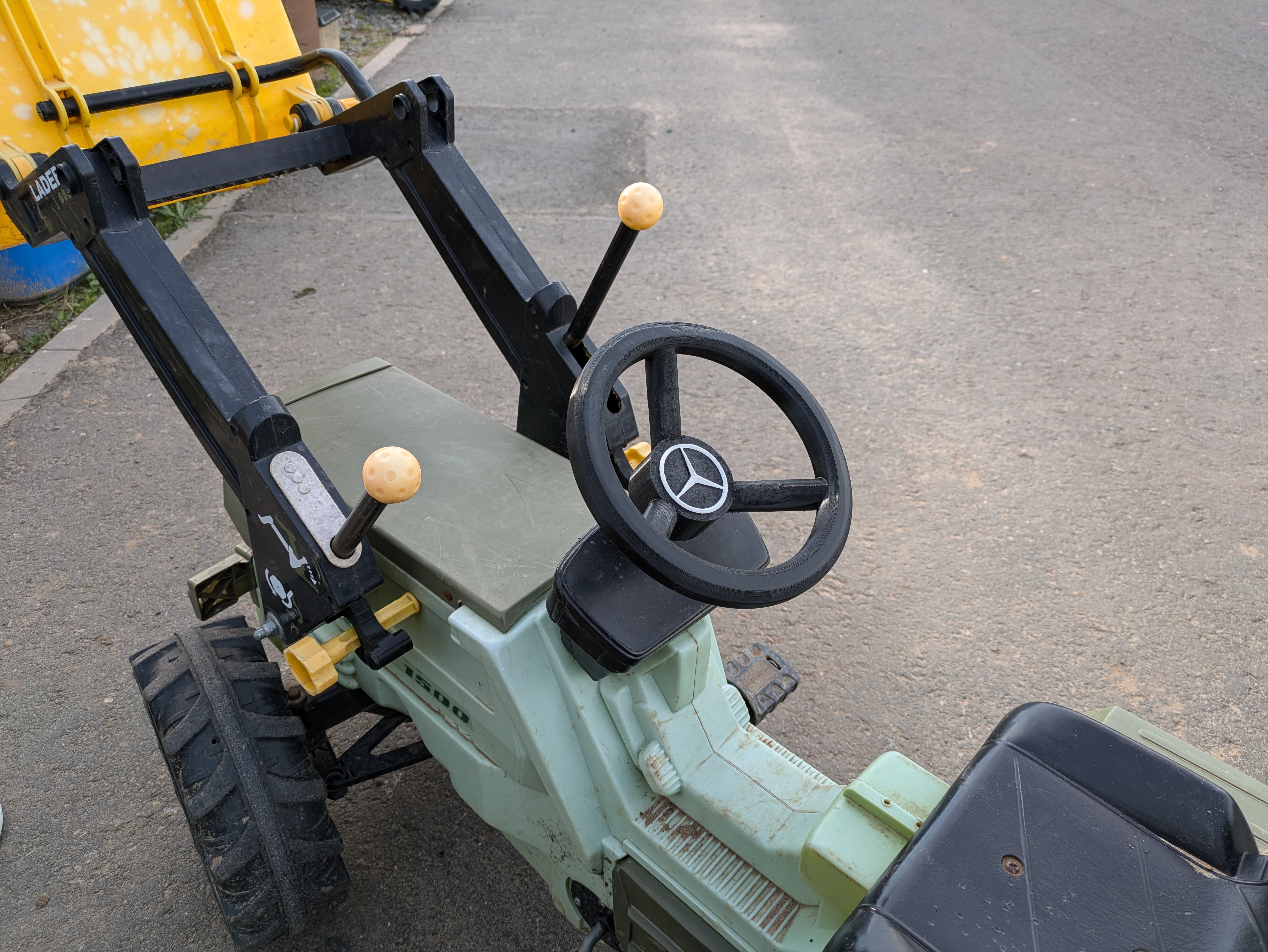 Parametrizable Toy Tractor Steering Wheel