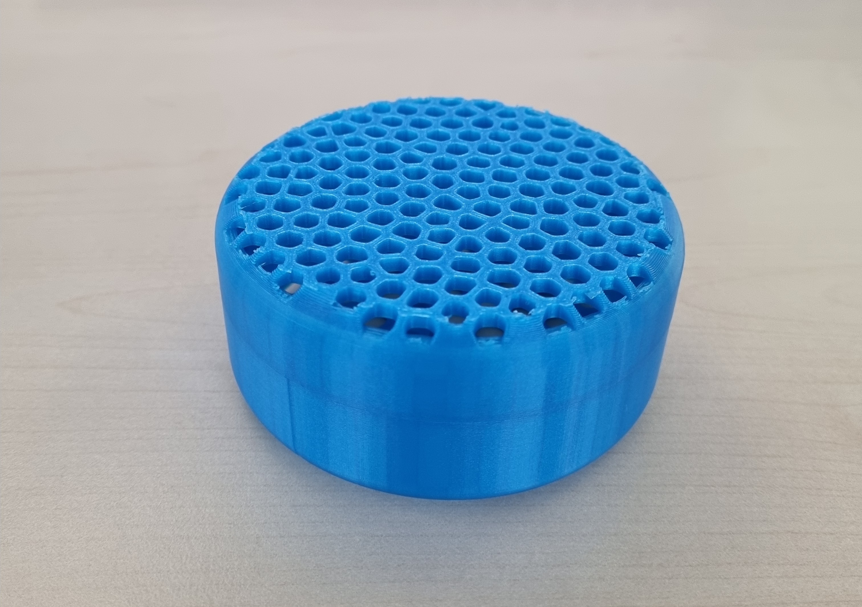 Round case with holes — miniatura 2