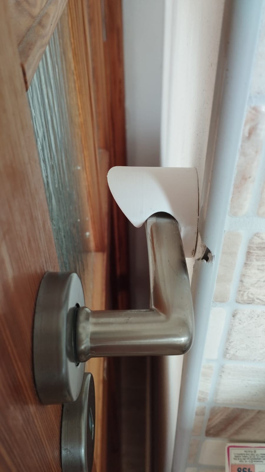 door holder on the wall — miniatura 2