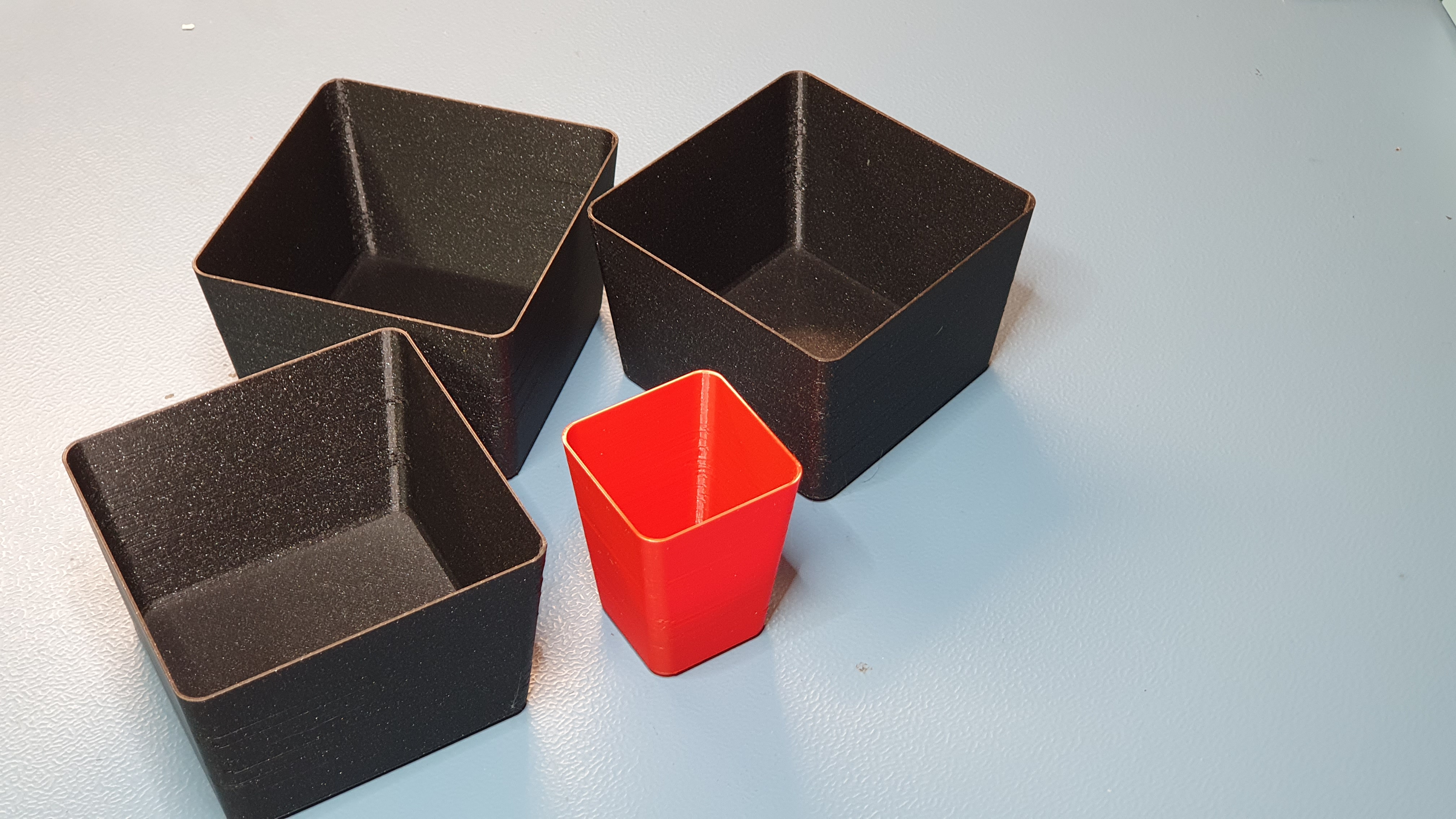 Miniatura 5 do modelo 3D Small stackable storage box with lid (parametric)
