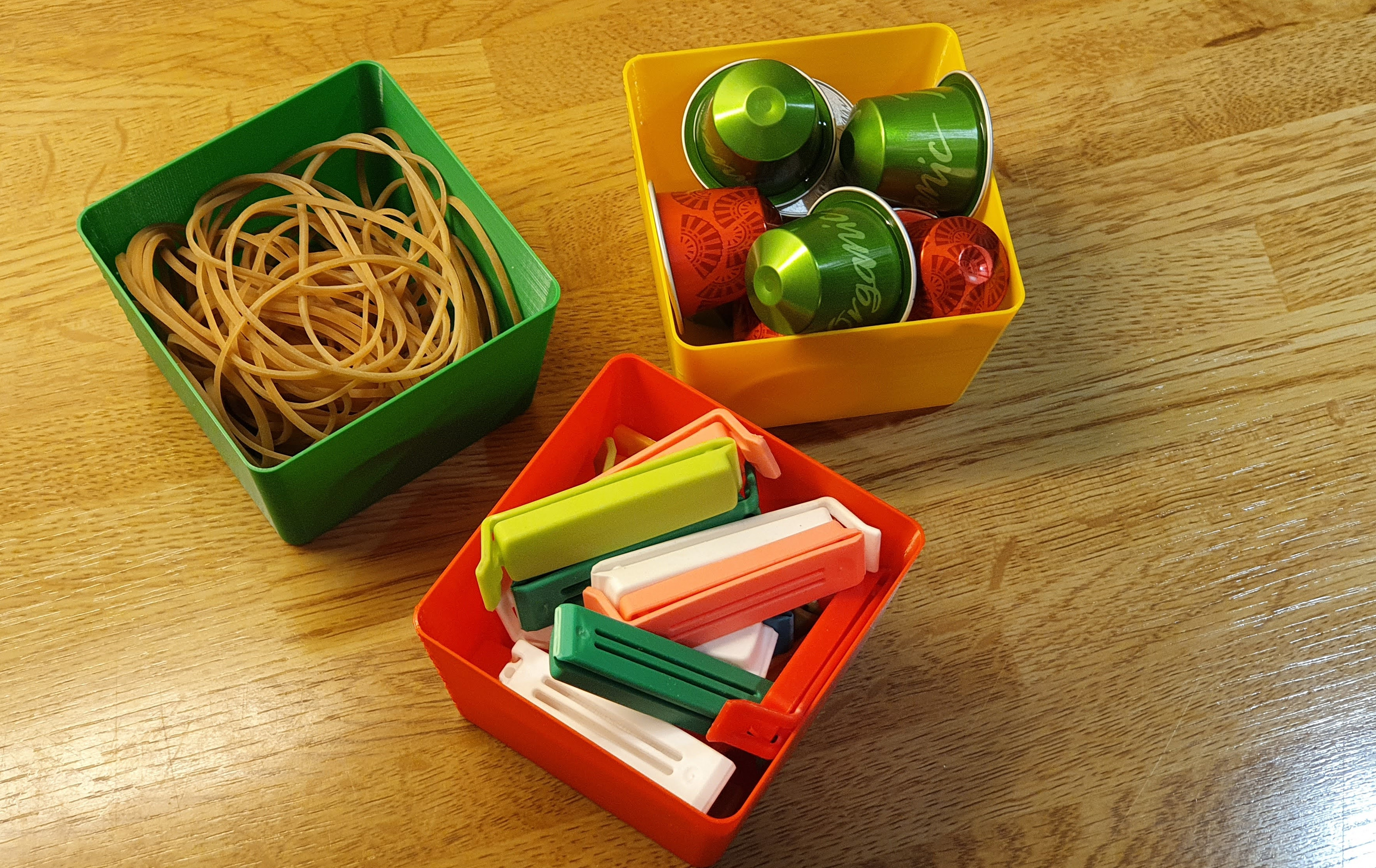 Miniatura 4 do modelo 3D Small stackable storage box with lid (parametric)