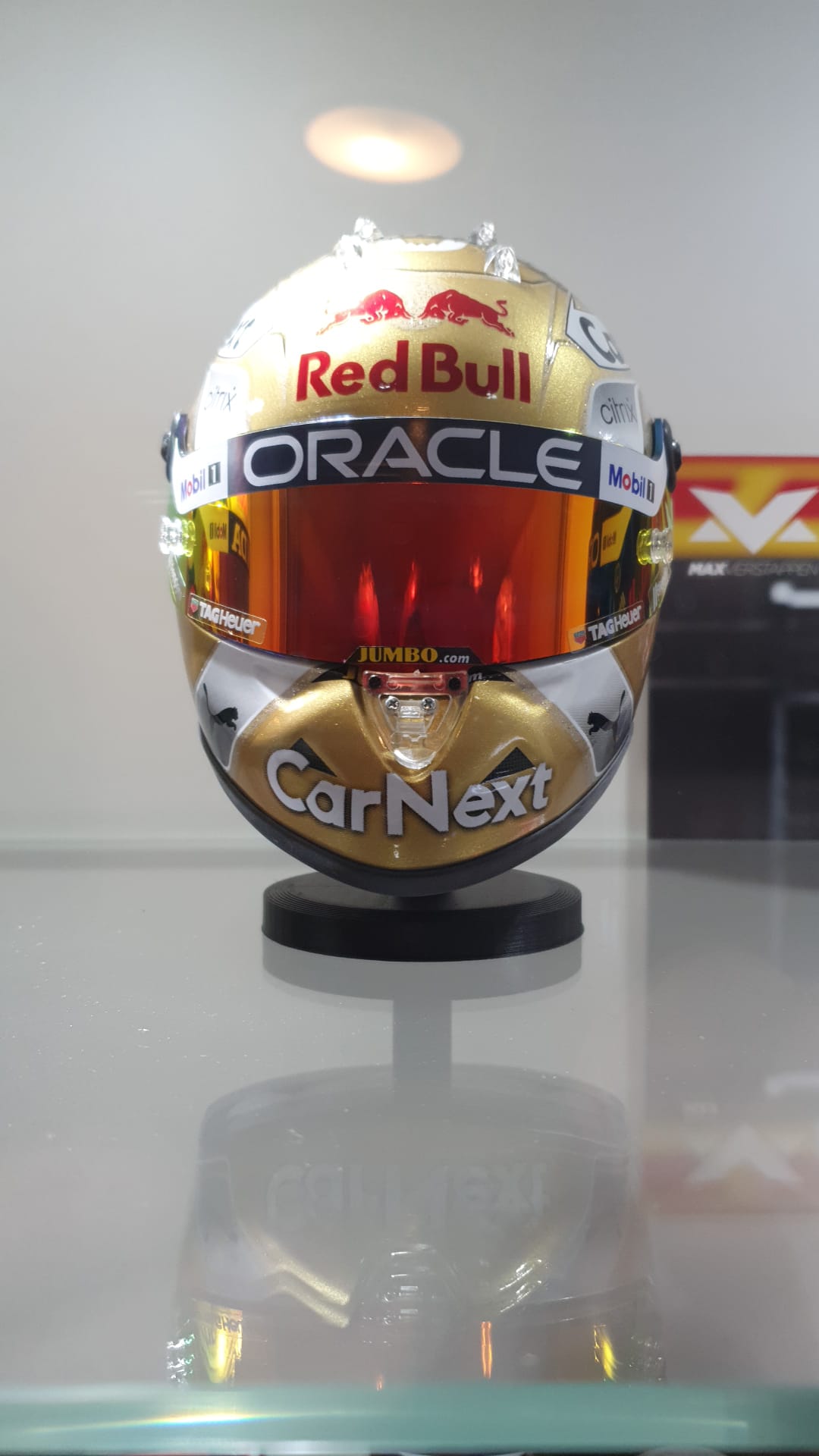 Stand for F1 helmets scale 1:2