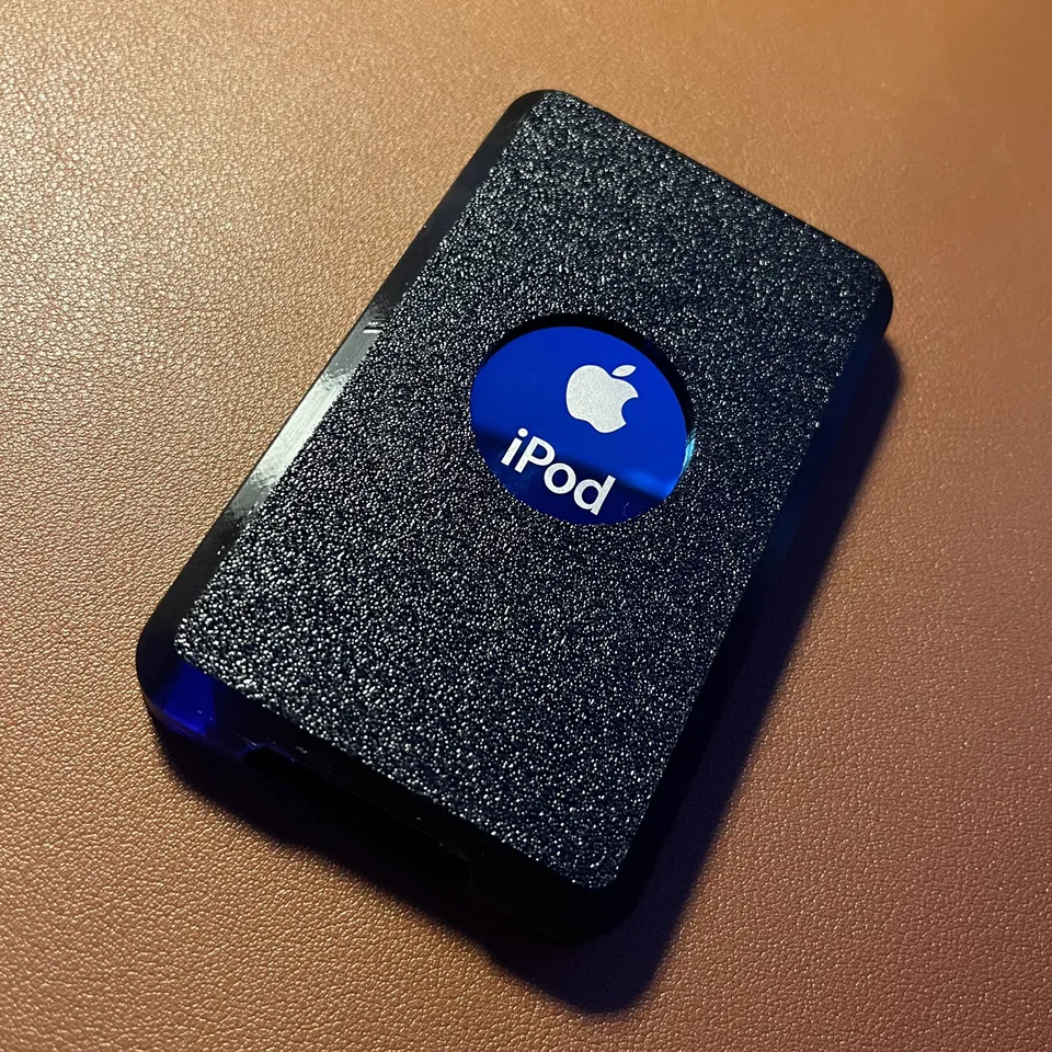 iPod Classic 30GB + Apple EarPods + ケース iPod Classic 5G (30GB) Case - MagSafe Edition by Gorroth 1007