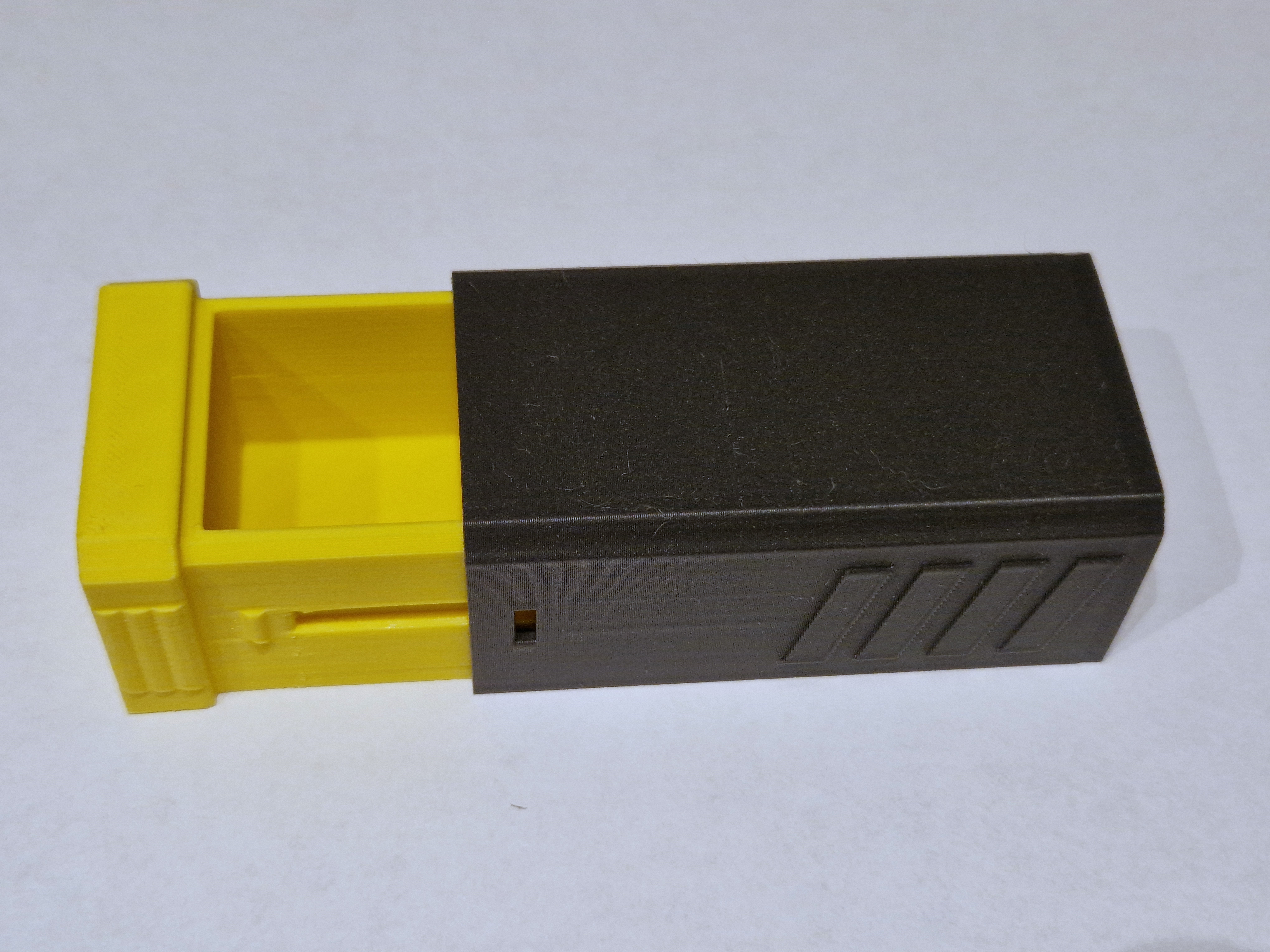 Miniatura 5 do modelo 3D Mini box with lockable click closure
