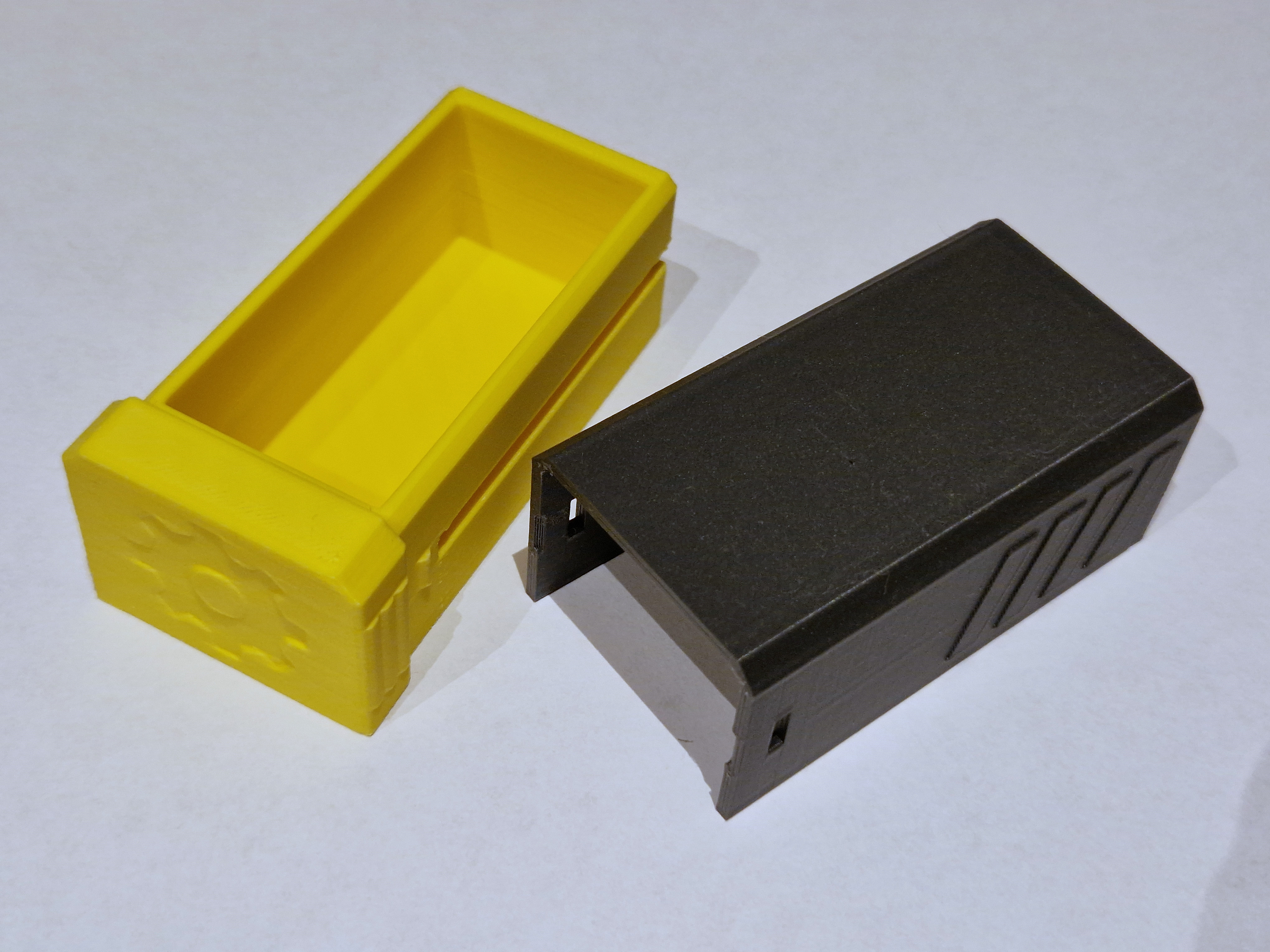 Miniatura 4 do modelo 3D Mini box with lockable click closure