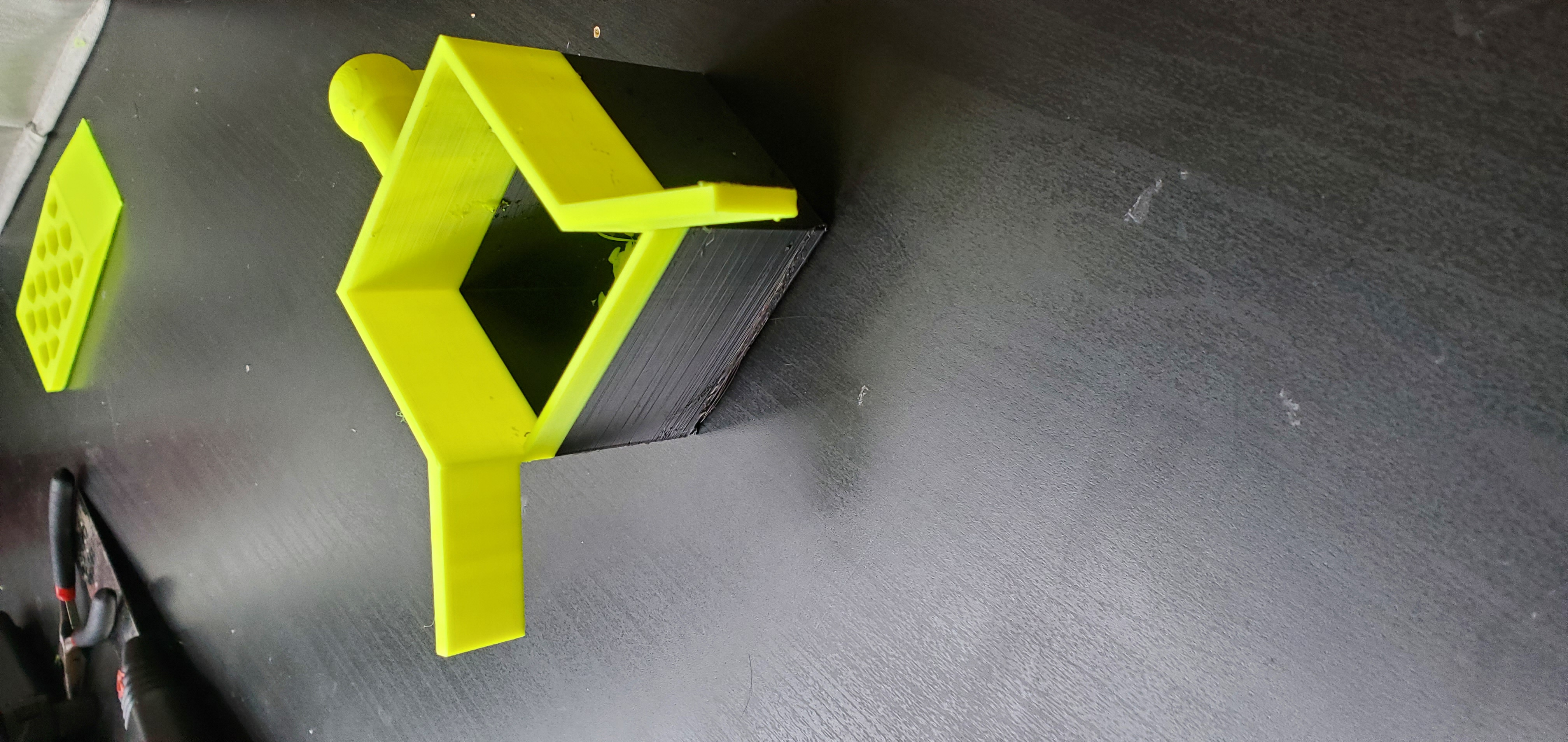 Side of desk trash bin by Jacob Montague Download free STL model