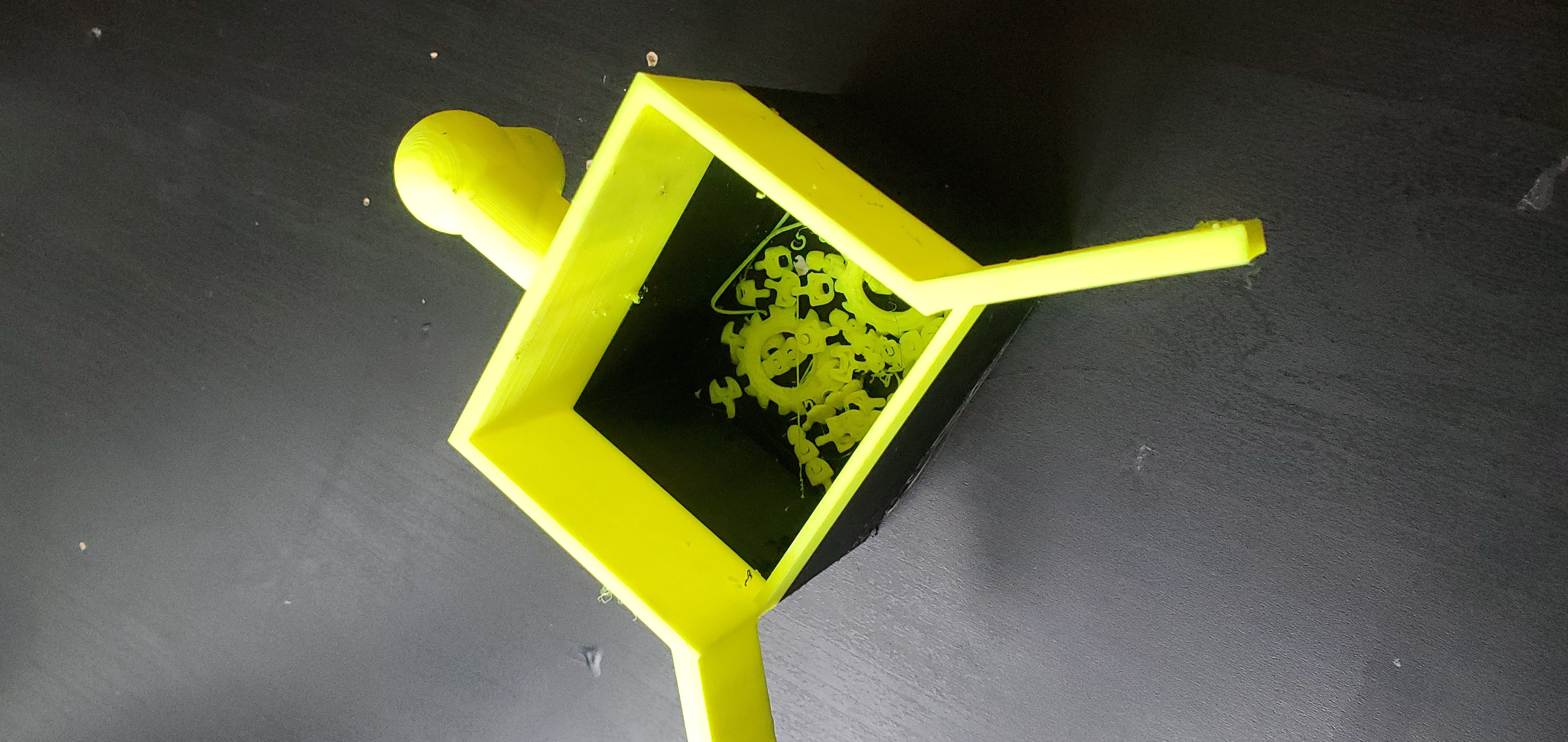 Side of desk trash bin by Jacob Montague Download free STL model