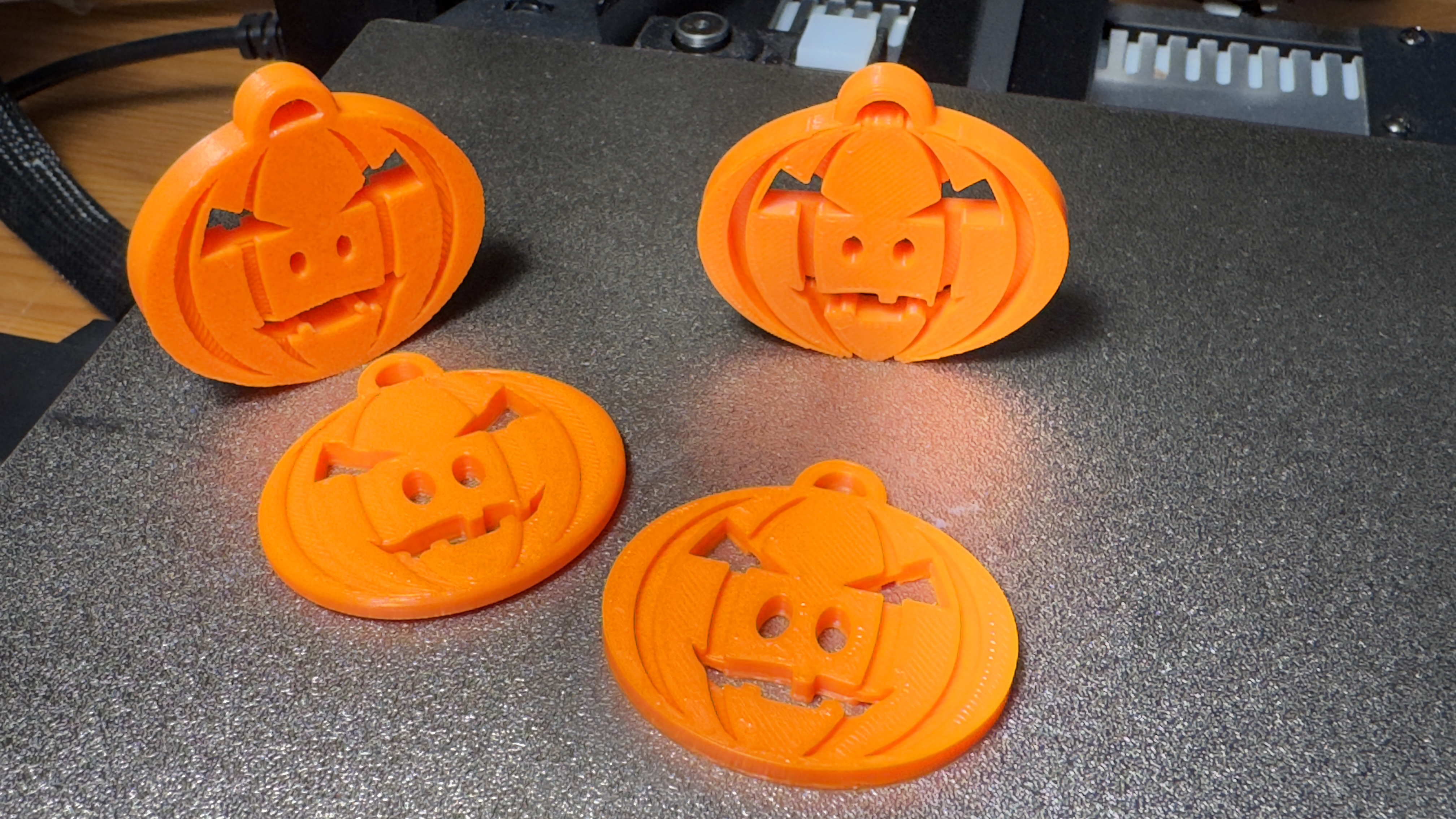 Miniatura 4 do modelo 3D HELL0WEEN PUMPKIN KEYCHAIN (TWO SIDE)