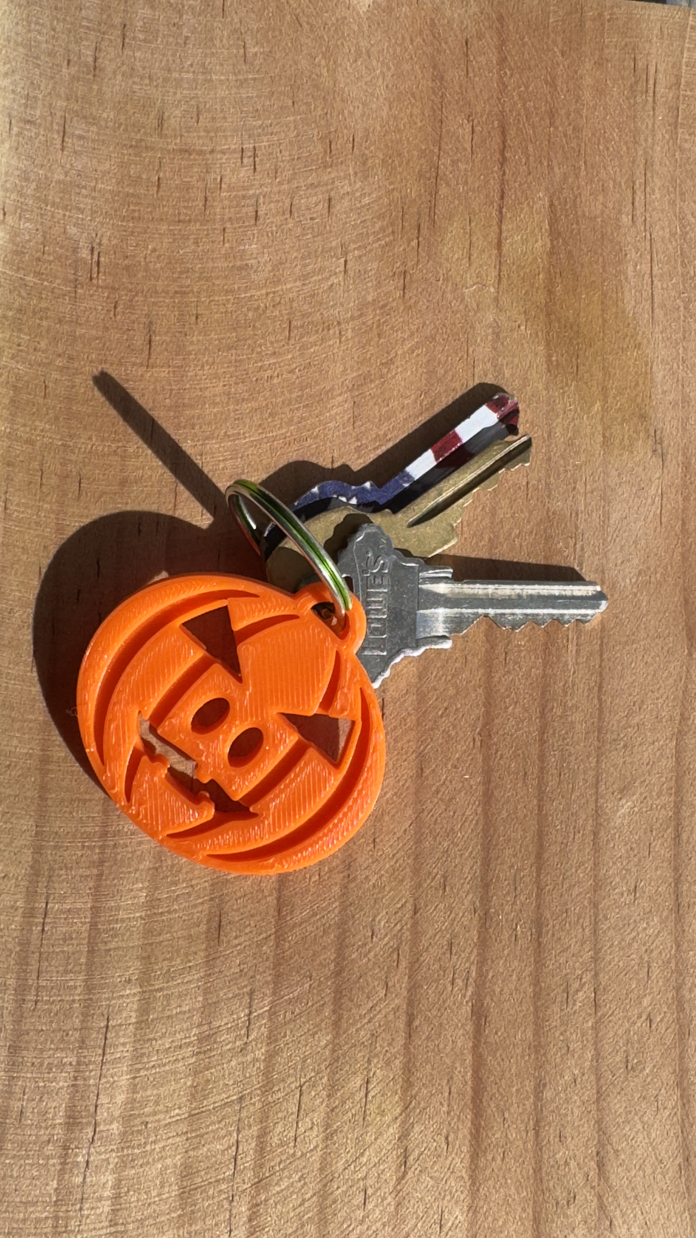 HELL0WEEN PUMPKIN KEYCHAIN (TWO SIDE)