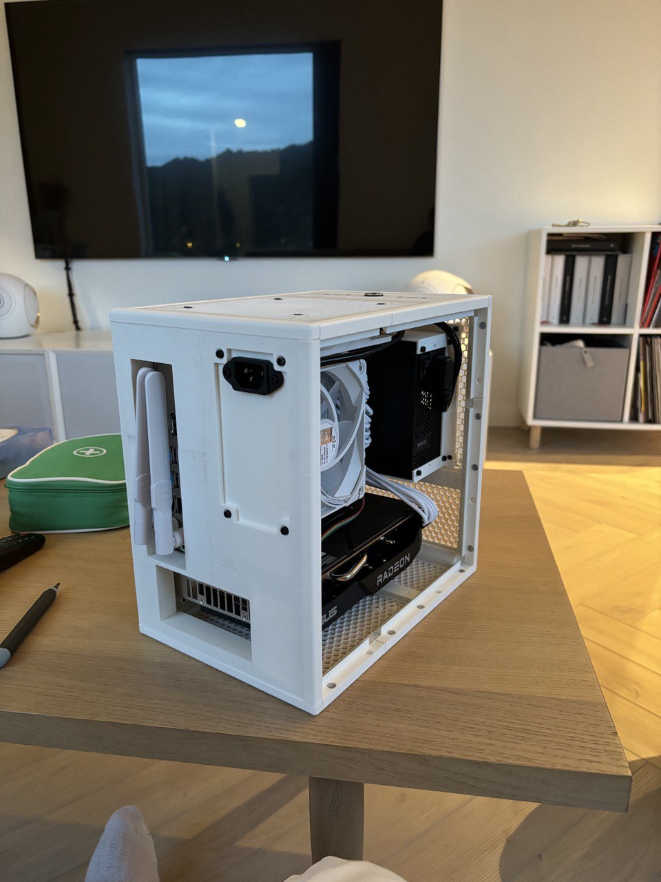 Miniatura 4 do modelo 3D Compact Mini-ITX Computer Case