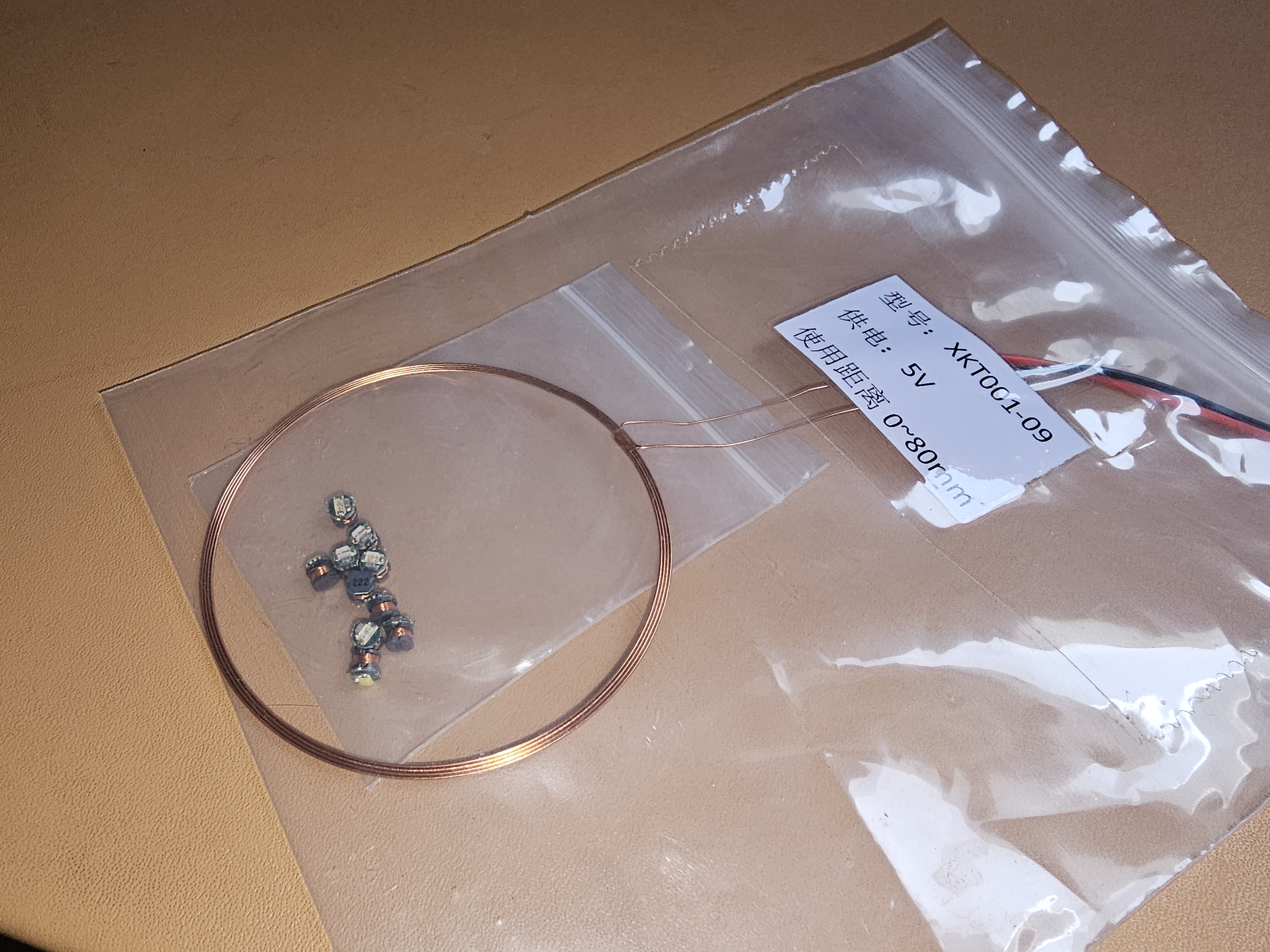 Inductive (wireless) LED toy — miniatura 4