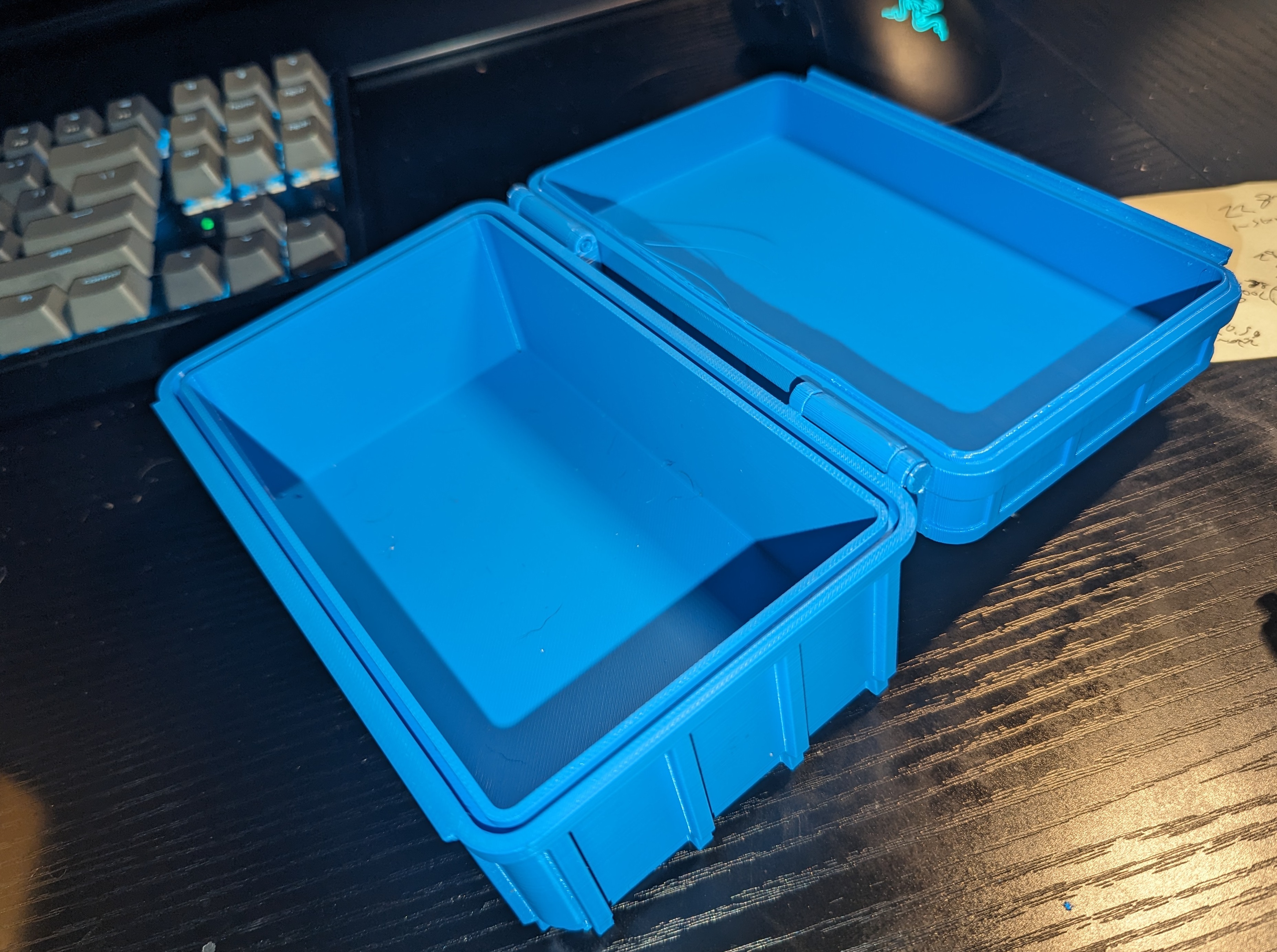Detailed rugged look box w/ hinged lid by Cameron Download free STL