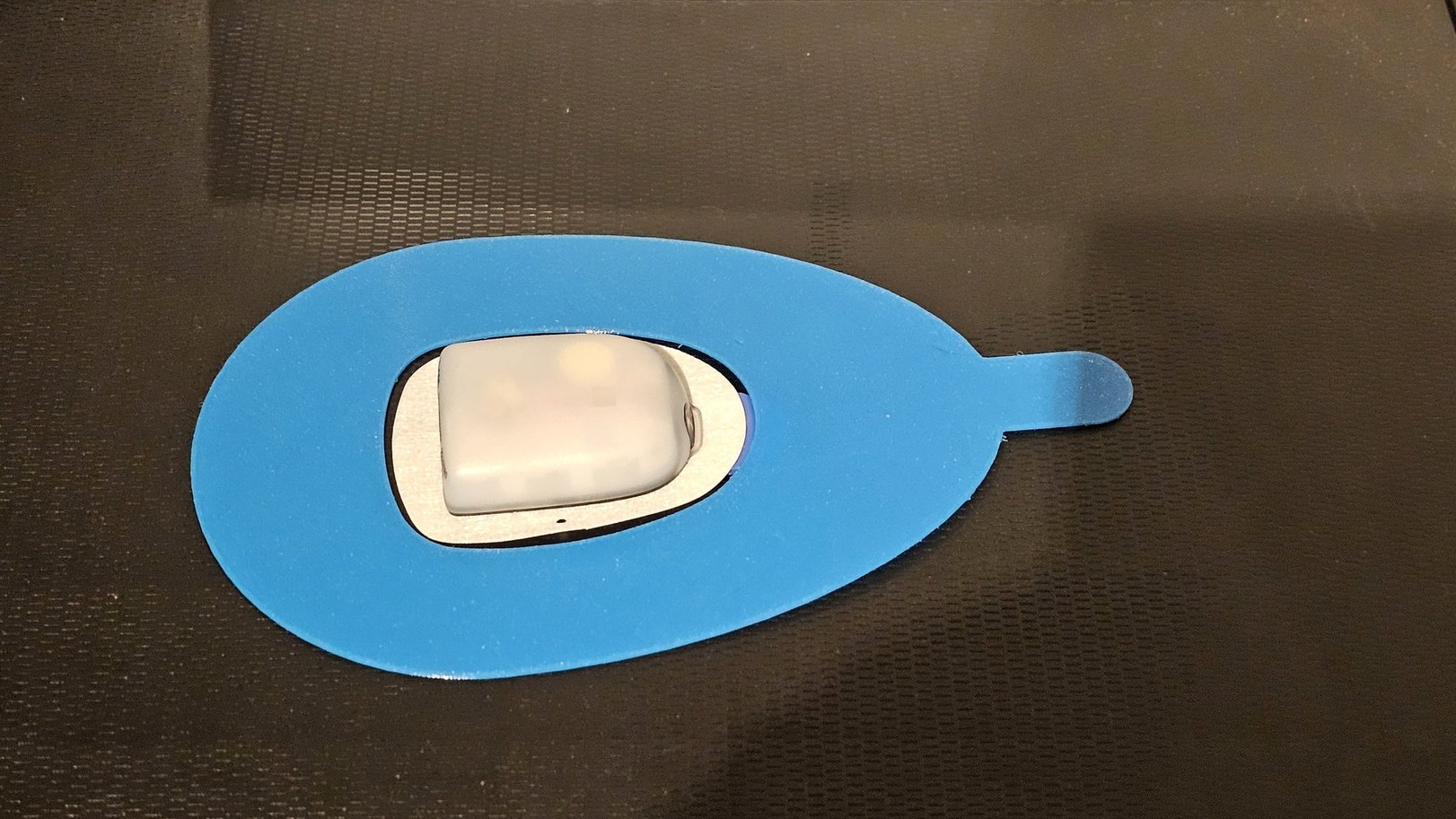 Omnipod adhesive spray mask