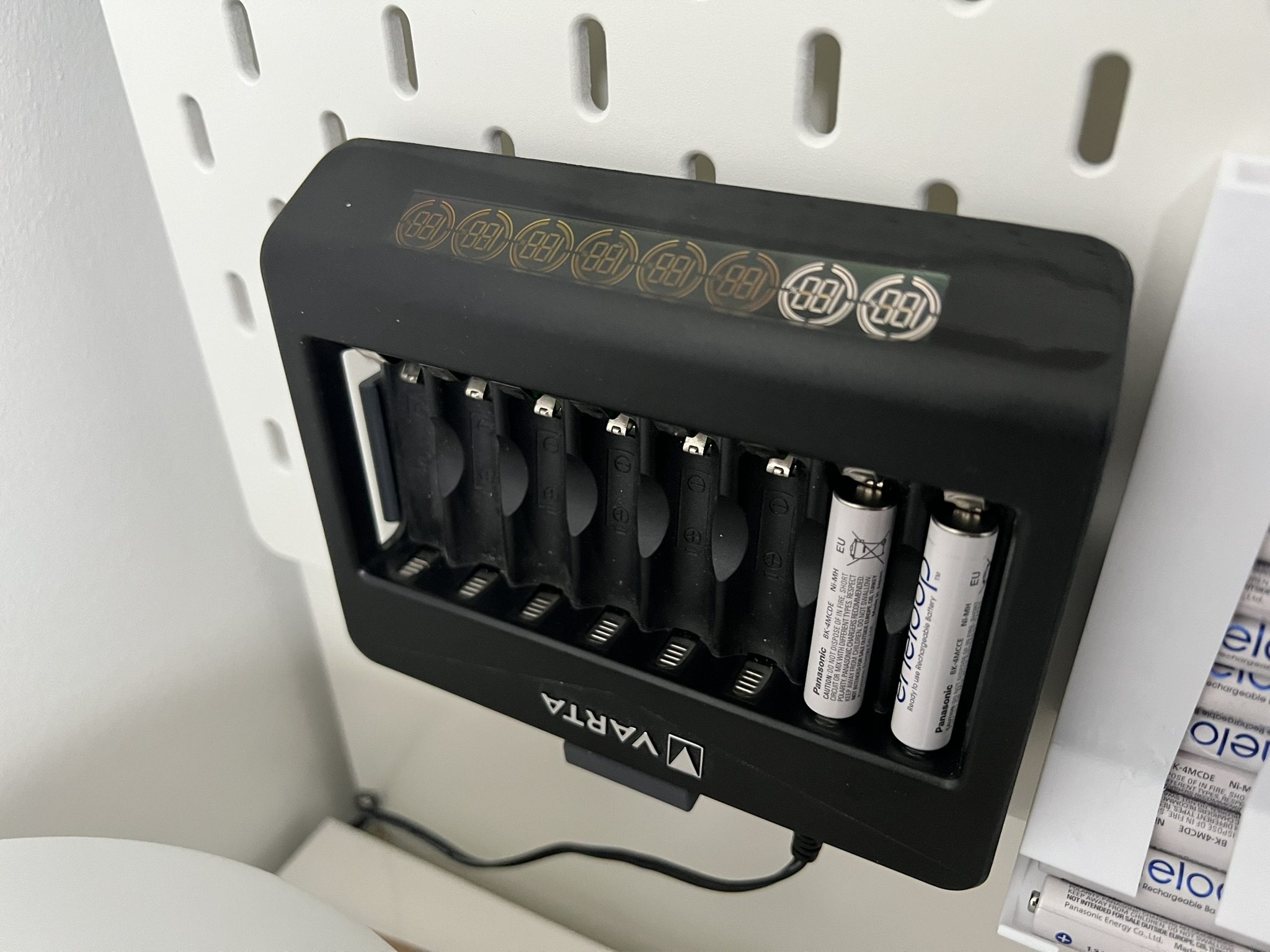 Varta LCD Charger Skadis Mount