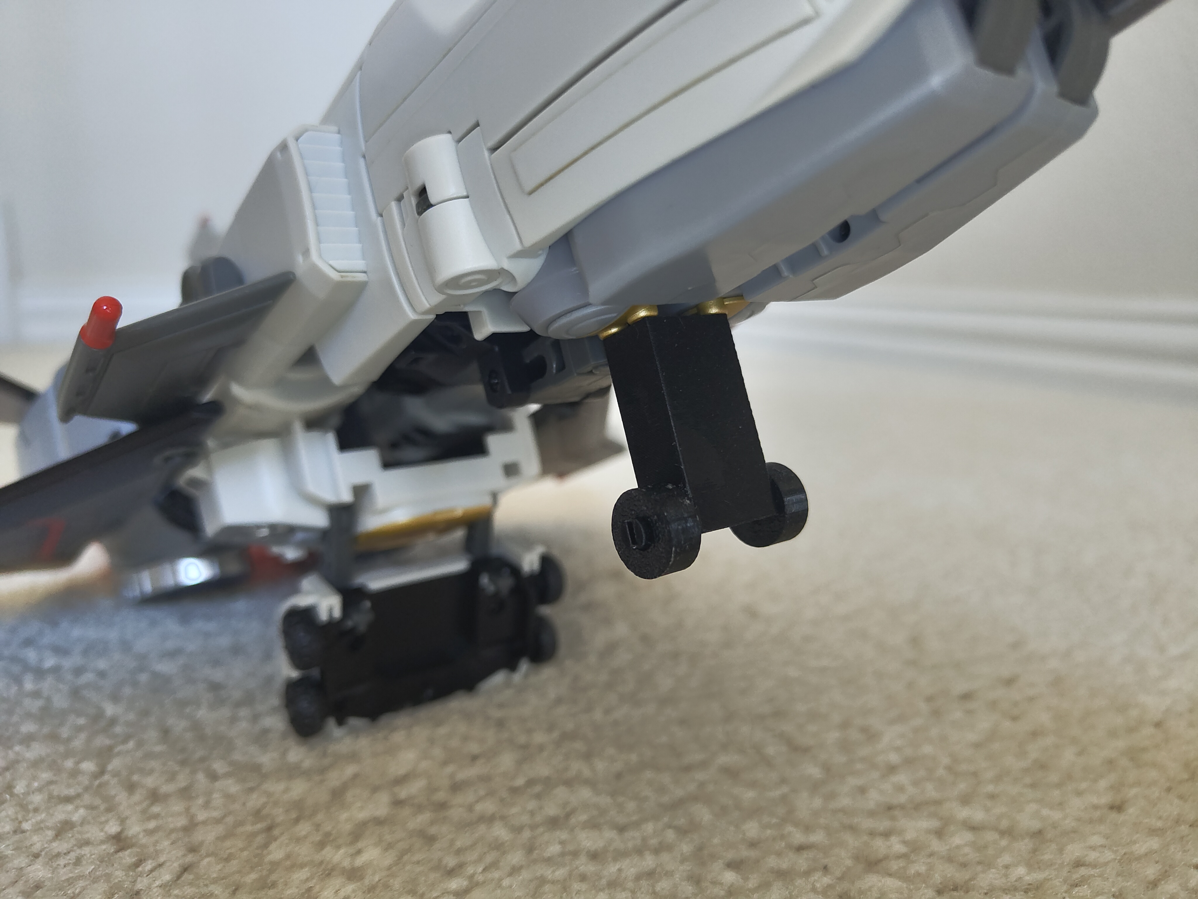 Transformers MB-22 Skyflame Replacement Front Landing Gear