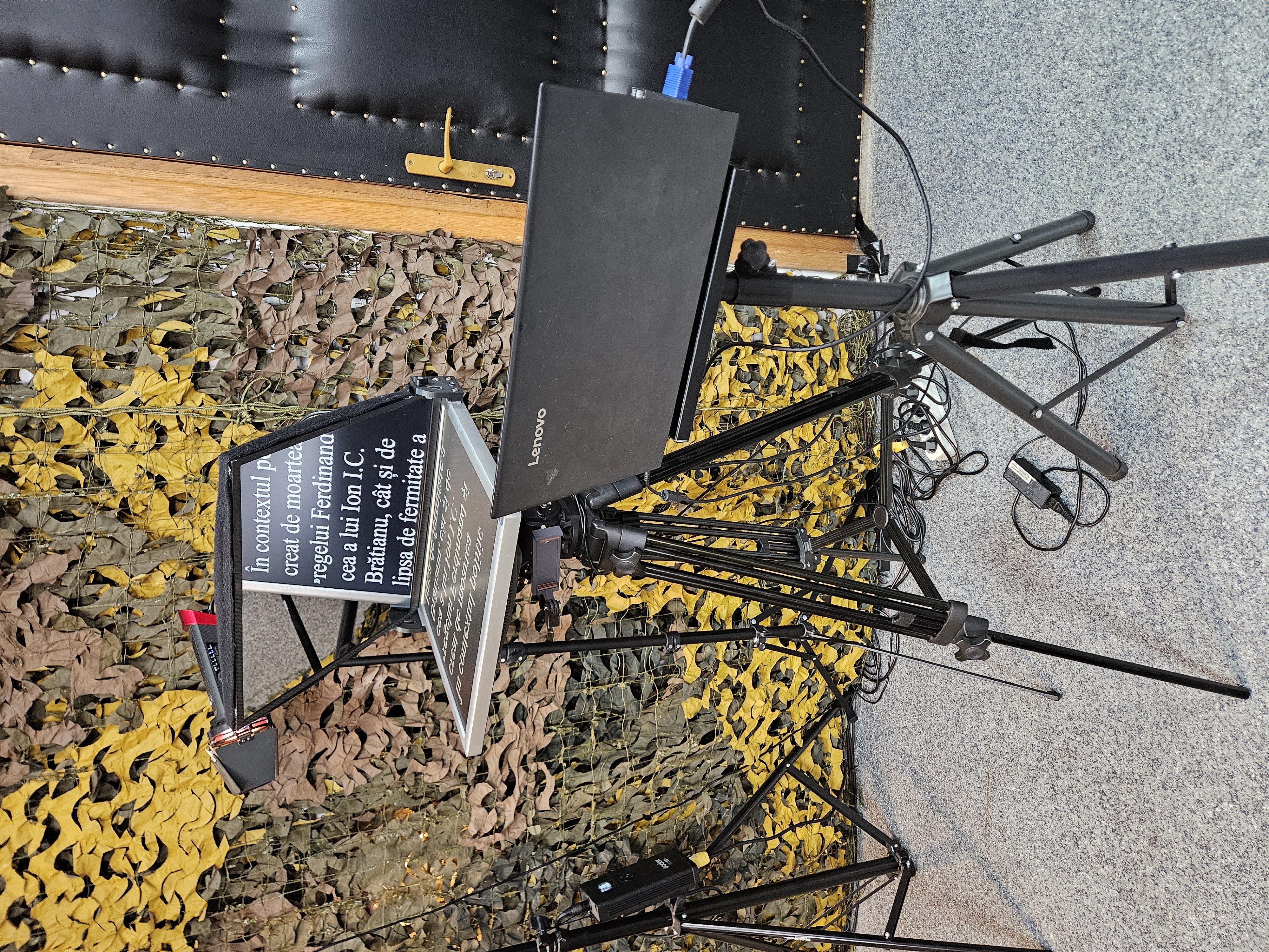21 inch prompter with rails