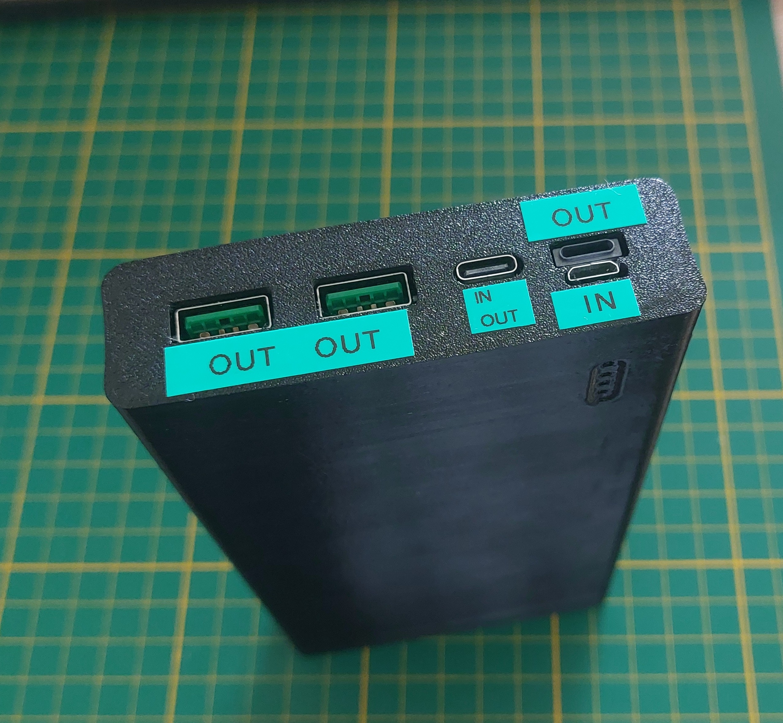 Powerbank case remix to use 3.7V rectangular cell