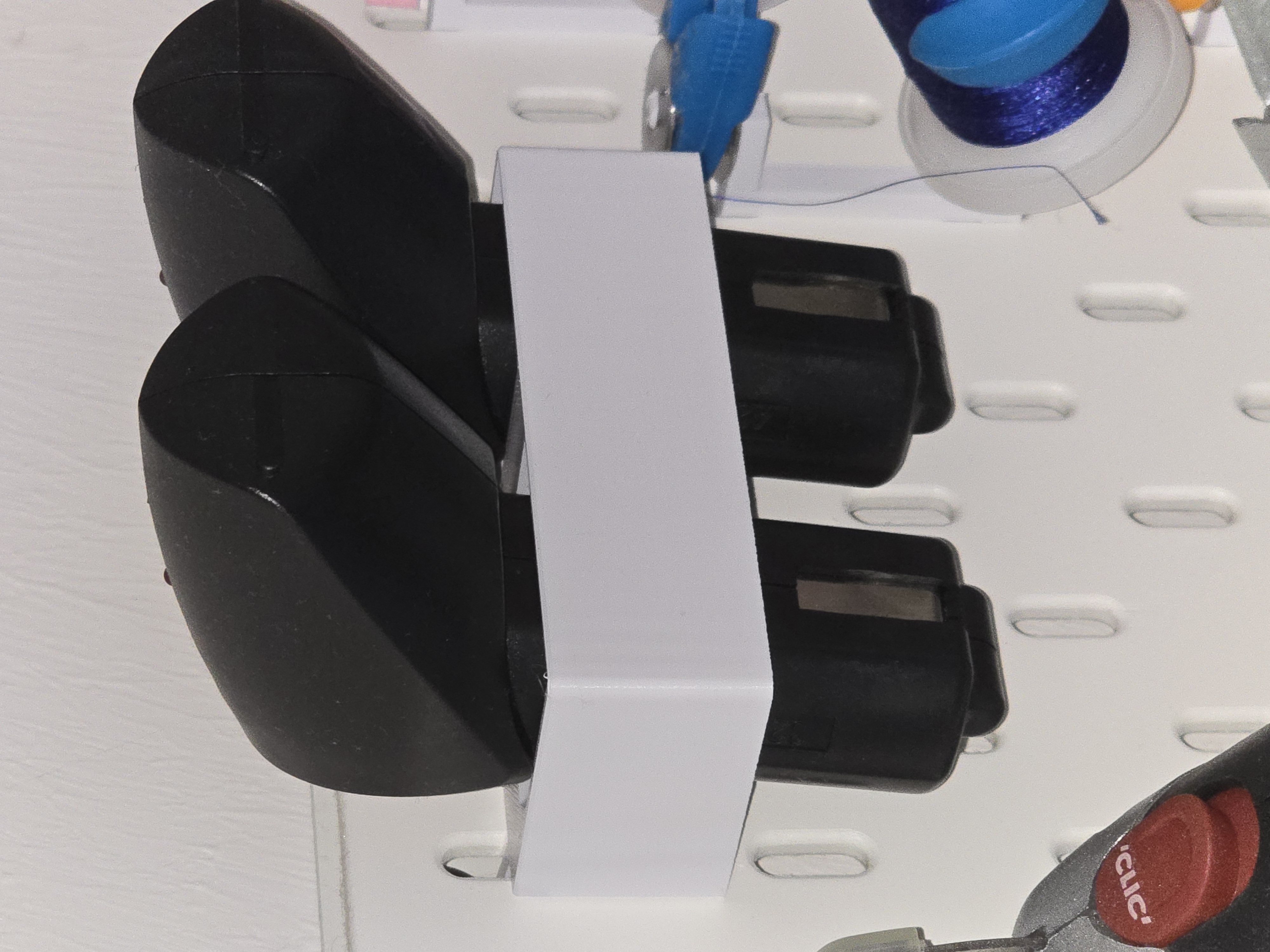 Skadis Skil Halter fuer die Akkus der Akkuschere Multi-Cutter 2900 AJ