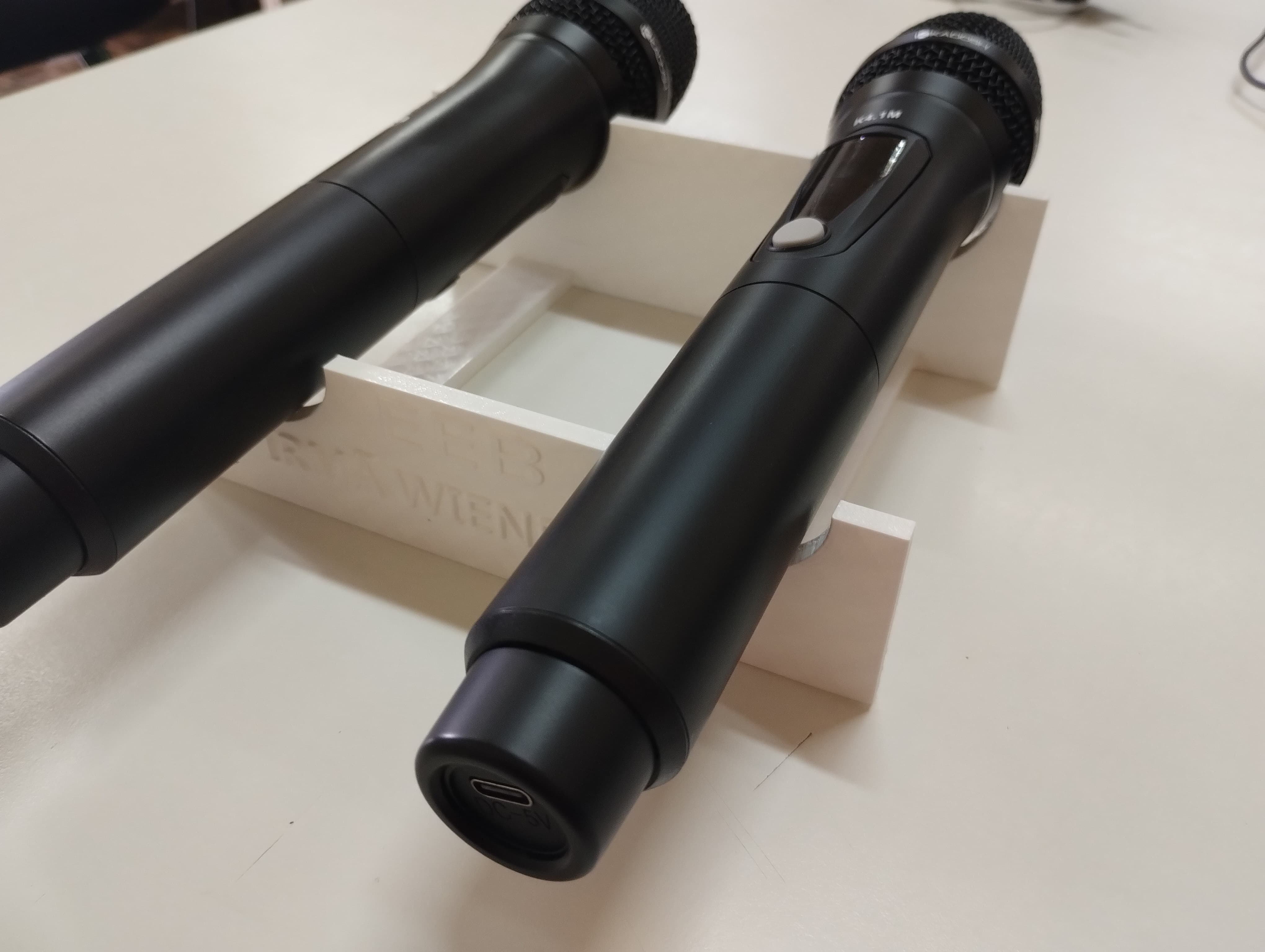 Tabletop microphone stand