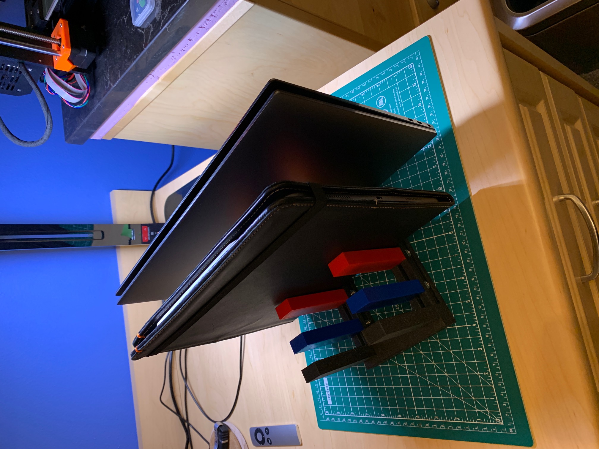 Adjustable device stand by MScott Download free STL model