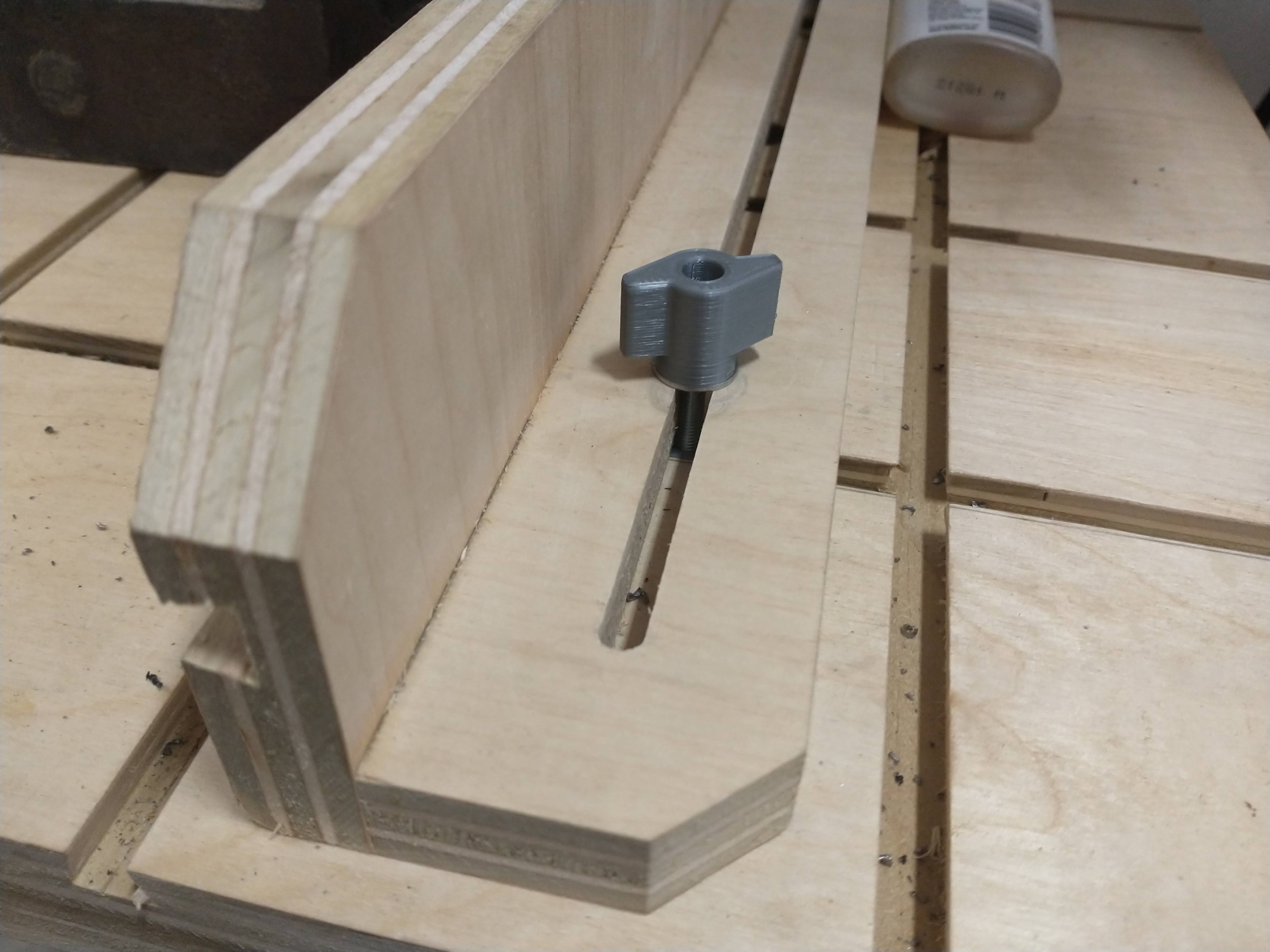 Dovetail clamping system inserts/knobs