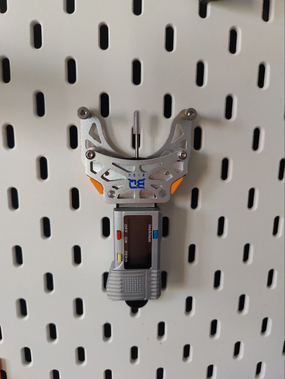 Skadis Holder for the BIQU Belter belt tension meter