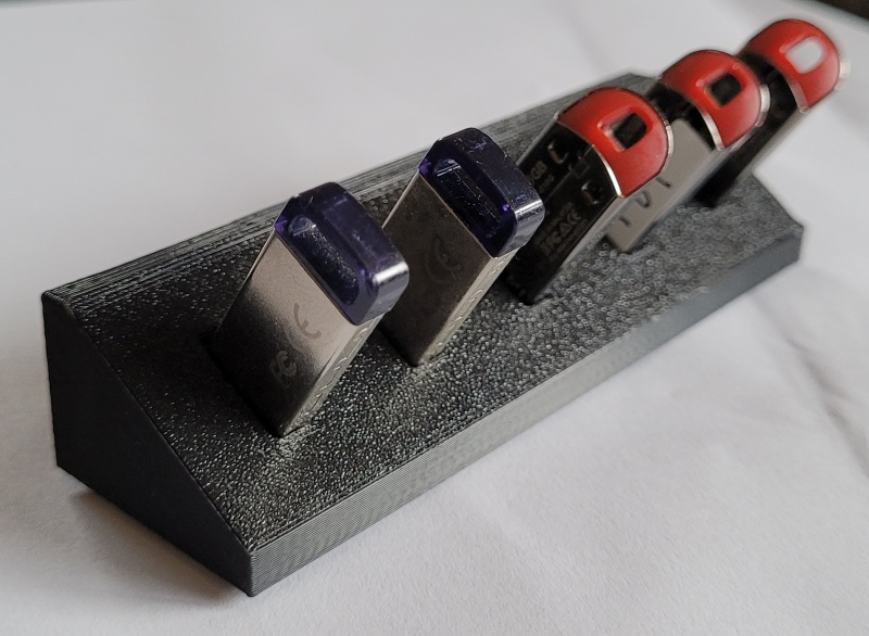 A little pendrive stand
