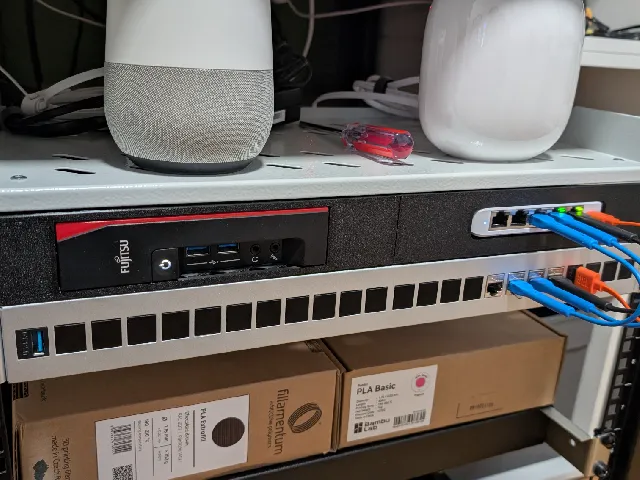 Fujitsu Futro S740 - 19-inch modular rack mount