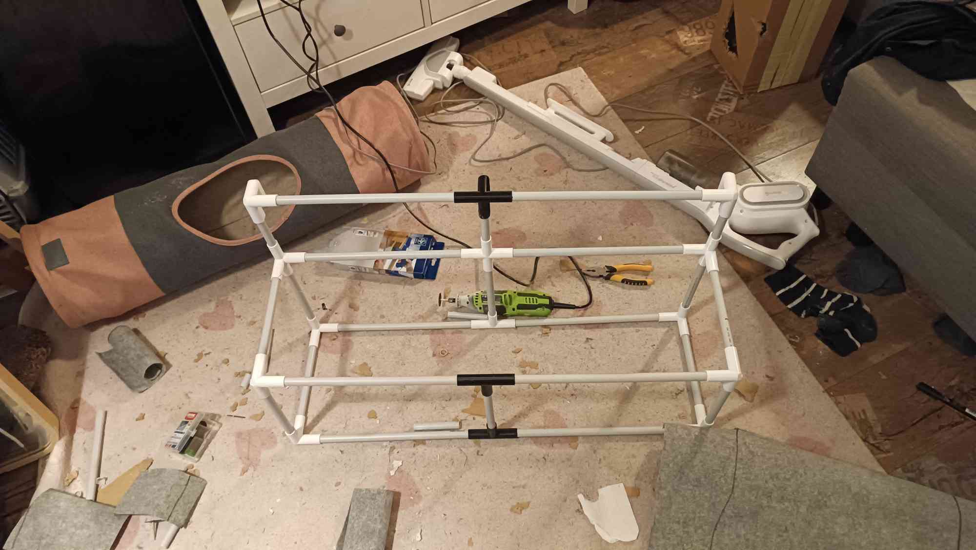Connectors for 16-16.5 mm diameter tubes/cylinders (cat bed home project)