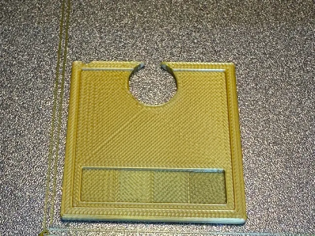Filament Swatch Slide 1 notch V01 with 15mm hole Muster für Filamentprobe 50mm x 50mm mit Loch