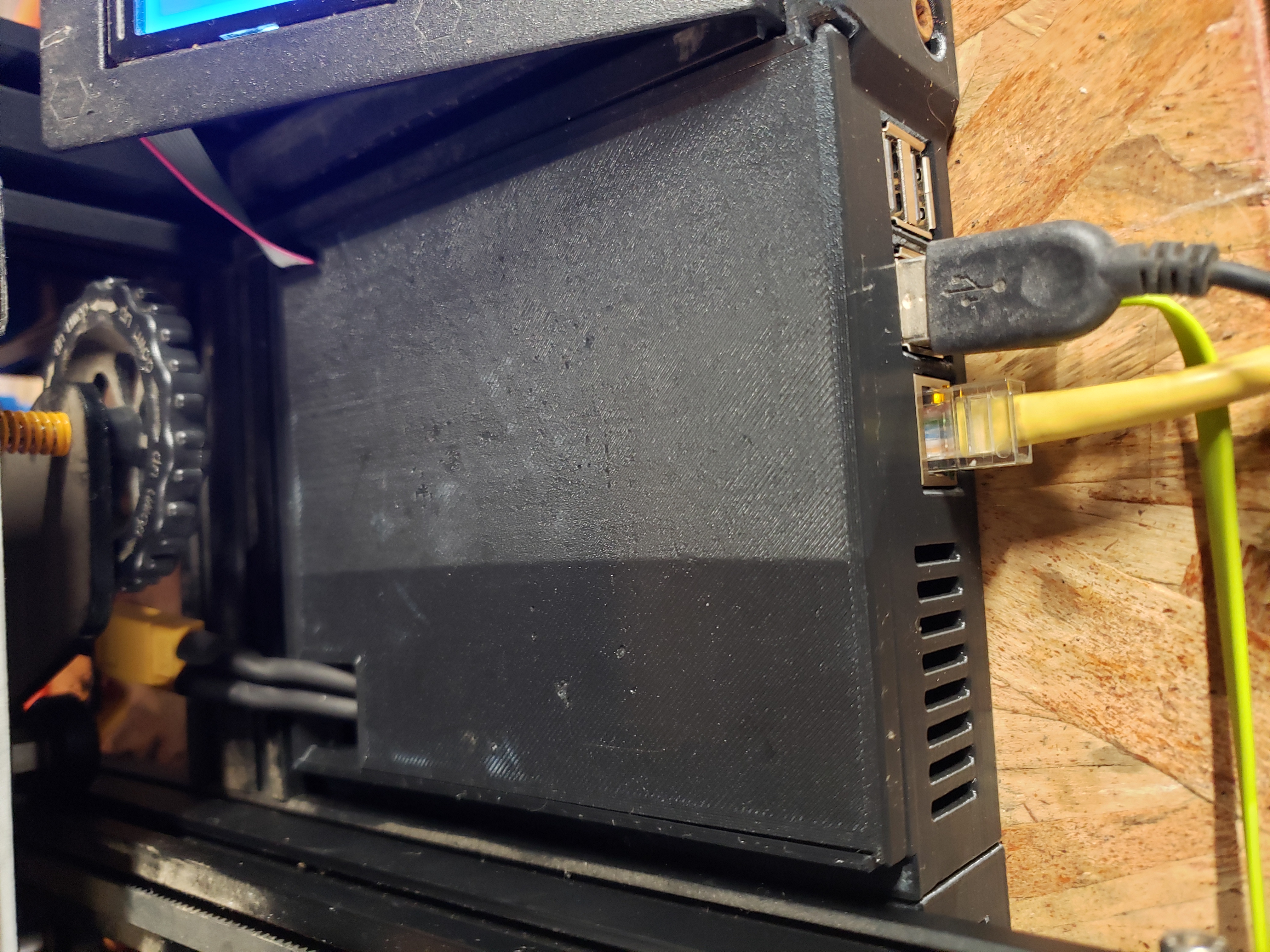 Remix of the rpi lid from: https://www.printables.com/model/464881-skr-mini-e3-v3-raspberry-pi-front-housing-for-ende