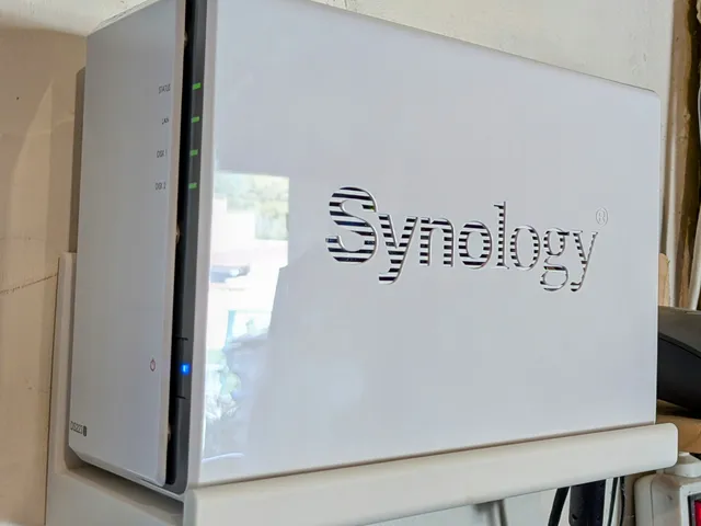 Heavy duty wall shelf NAS SYNOLOGY DS223J