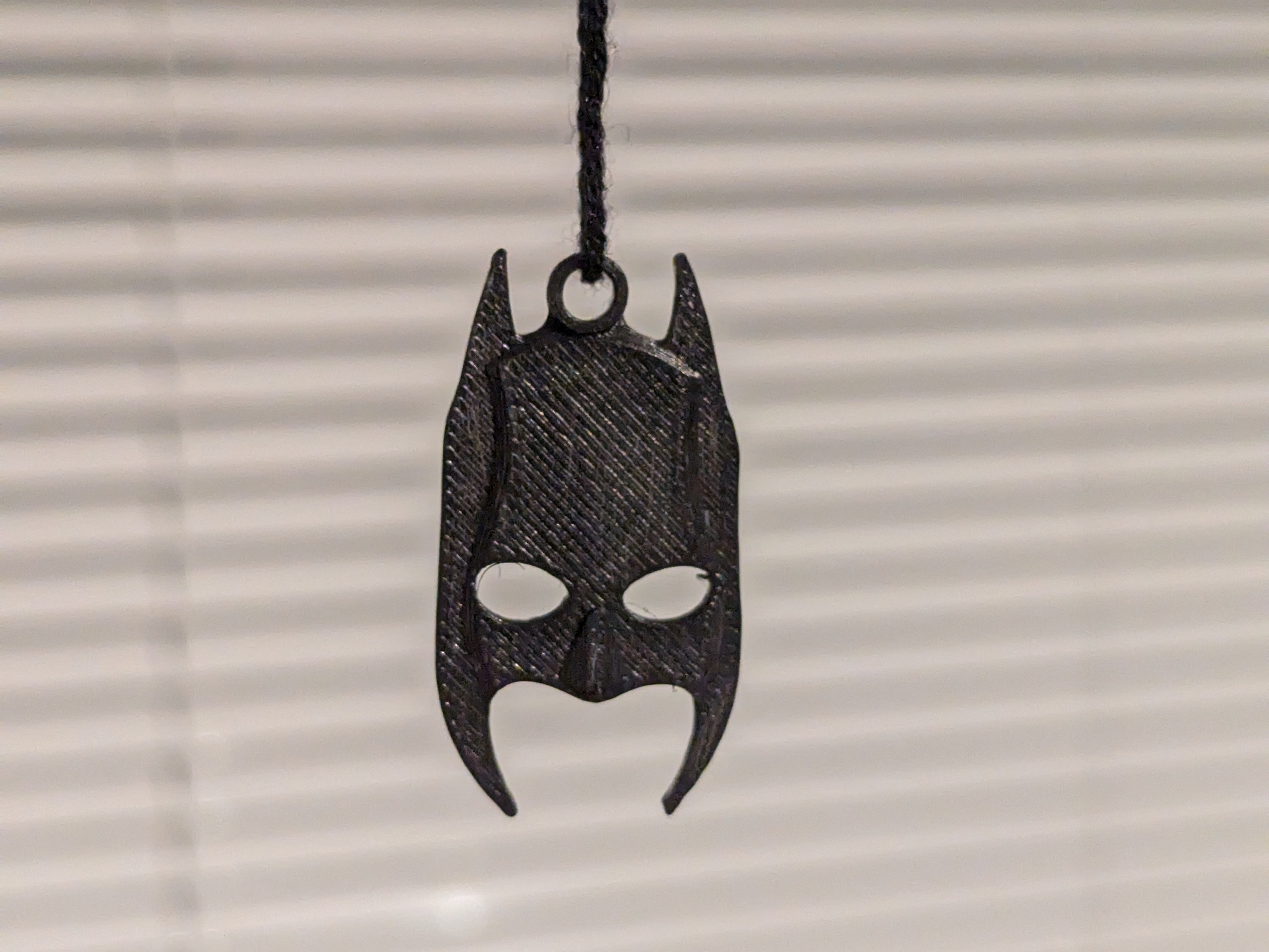 Bat mask keychain — miniatura 3
