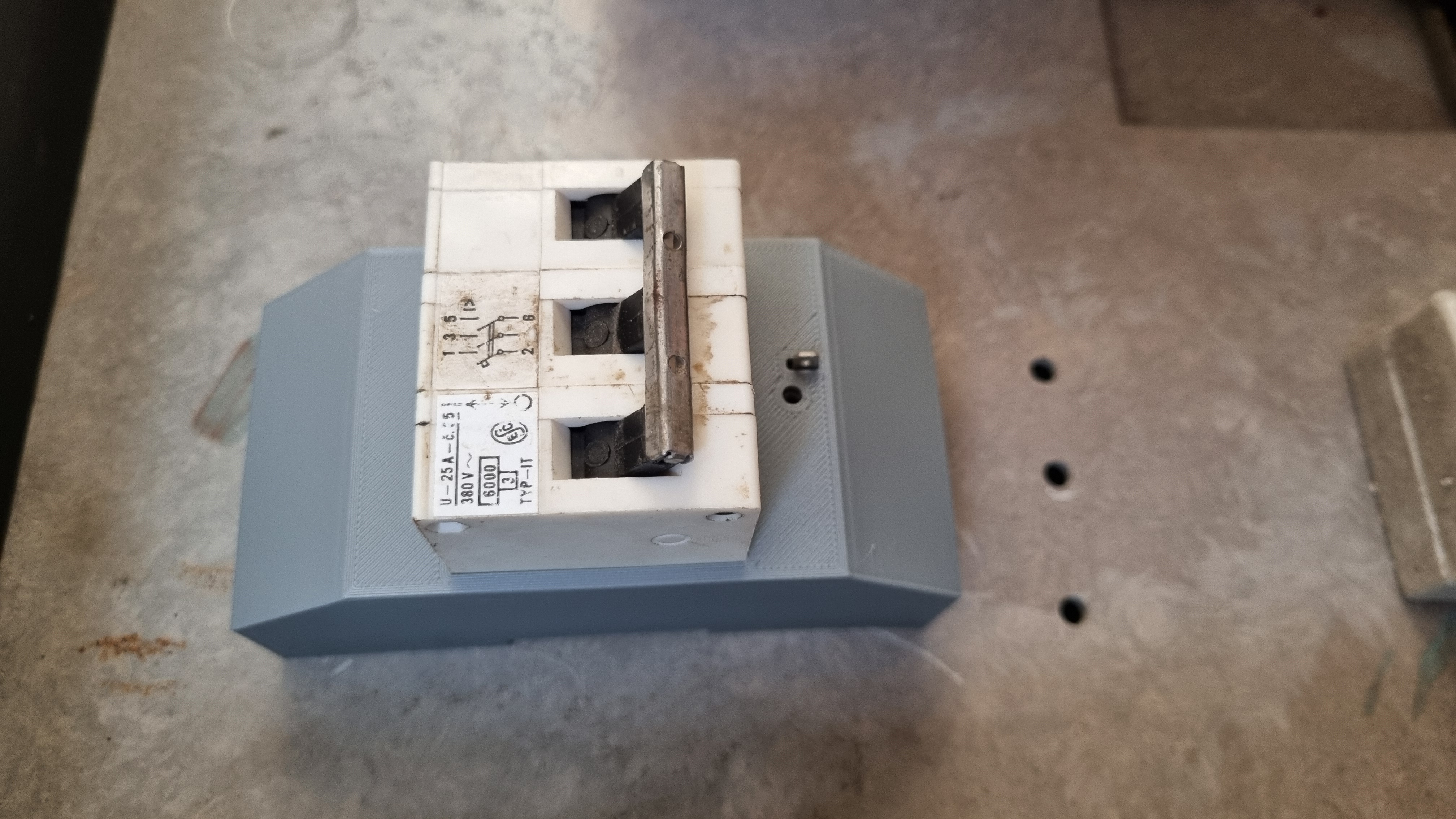 3 phase Circuit Breaker Cover by Daniel Zeman Download free STL model